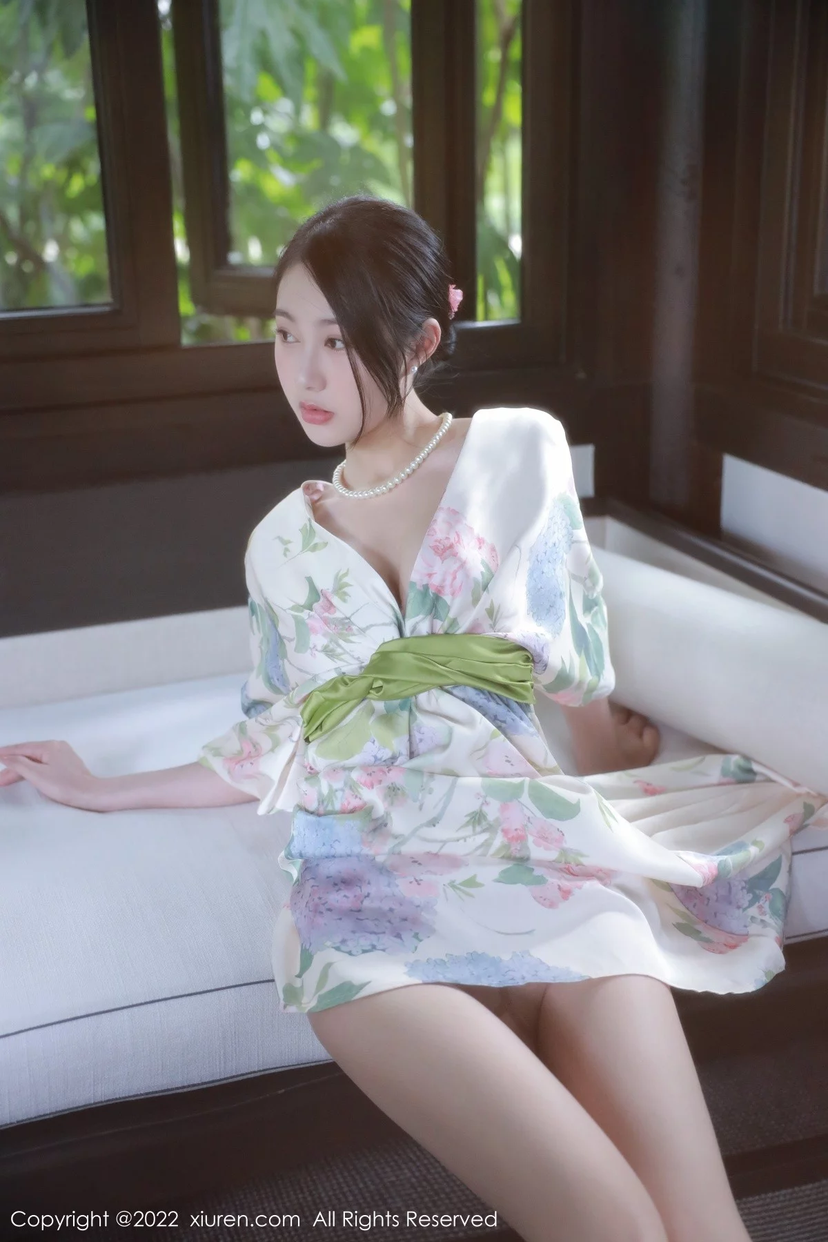 [[XiuRen秀人网]秀人网]No.5514_模特谢晚晚性感白色带花纹长裙配原色丝袜秀完美身材诱惑写真111P