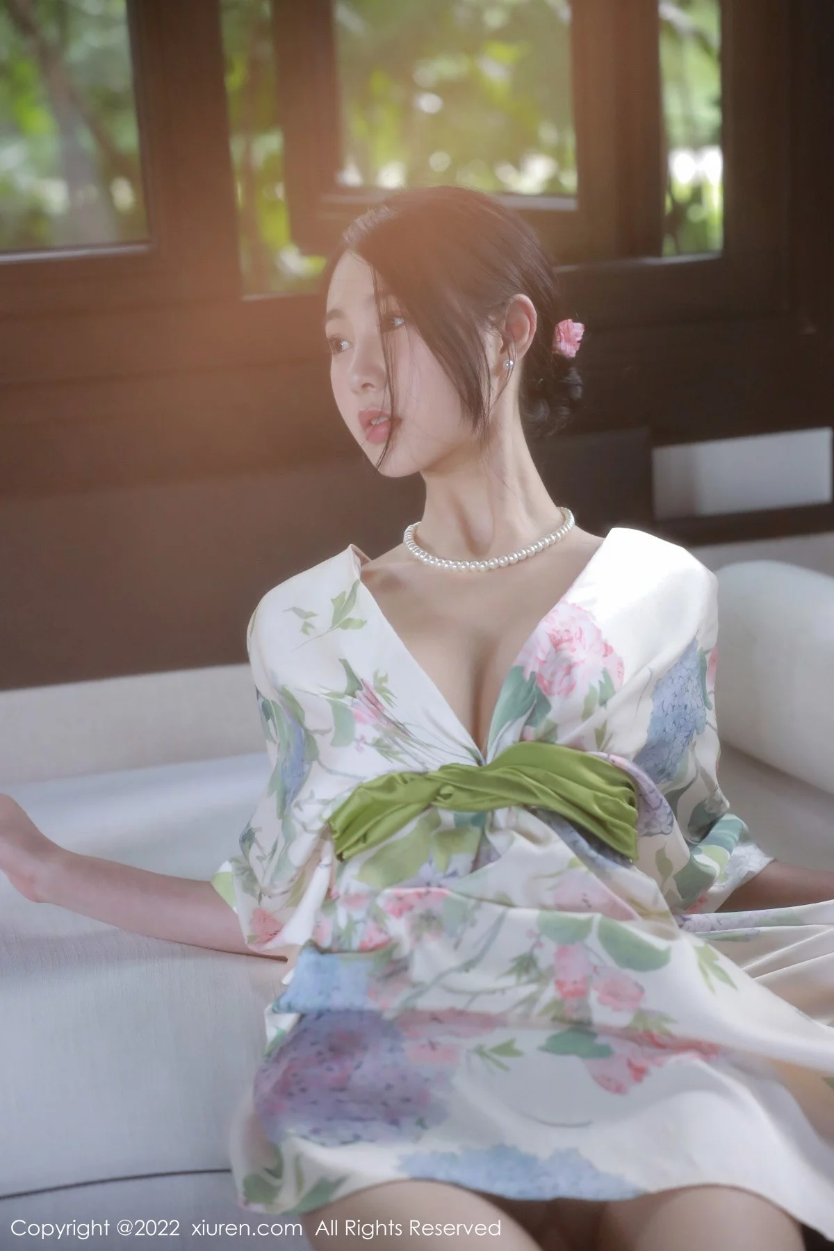 [[XiuRen秀人网]秀人网]No.5514_模特谢晚晚性感白色带花纹长裙配原色丝袜秀完美身材诱惑写真111P