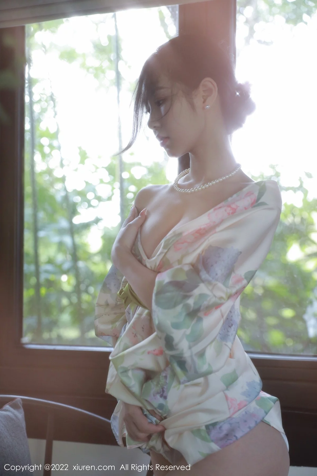 [[XiuRen秀人网]秀人网]No.5514_模特谢晚晚性感白色带花纹长裙配原色丝袜秀完美身材诱惑写真111P