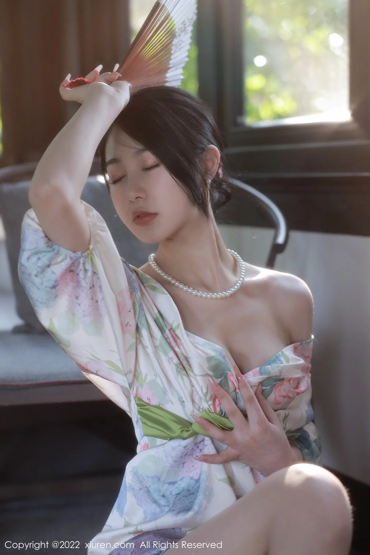 [[XiuRen秀人网]秀人网]No.5514_模特谢晚晚性感白色带花纹长裙配原色丝袜秀完美身材诱惑写真111P