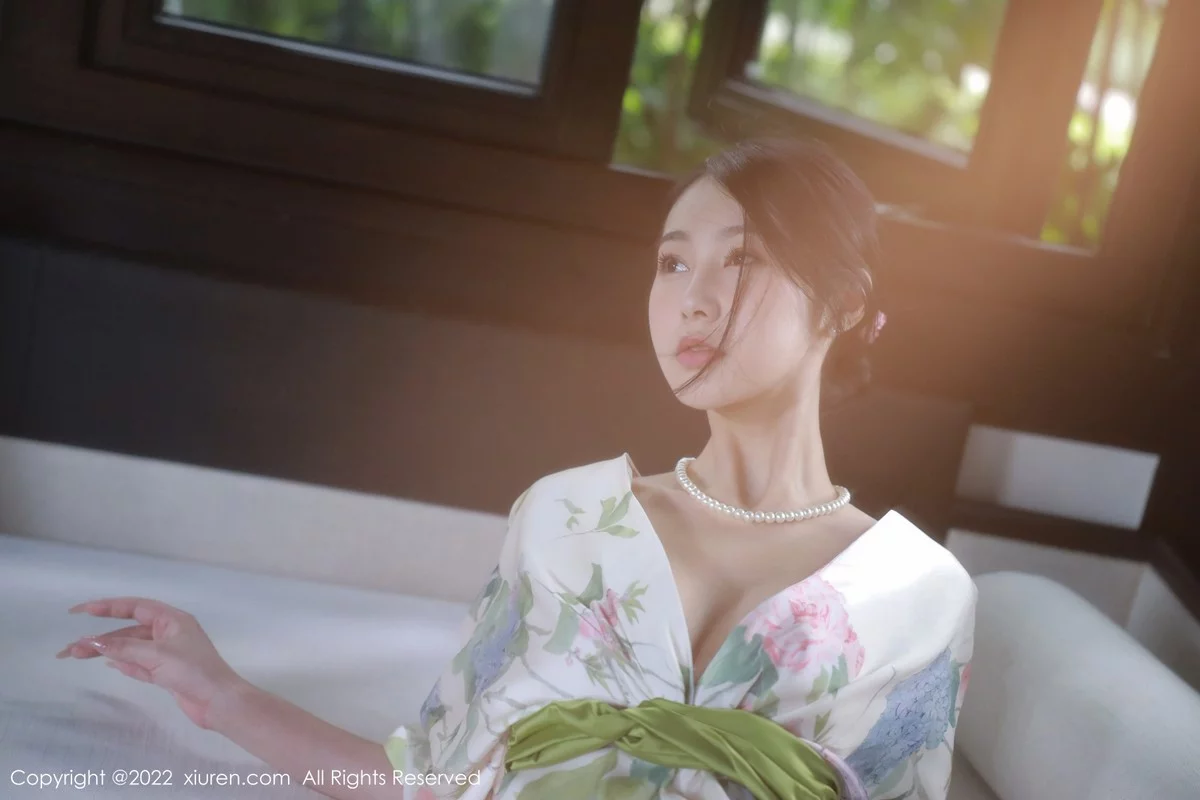 [[XiuRen秀人网]秀人网]No.5514_模特谢晚晚性感白色带花纹长裙配原色丝袜秀完美身材诱惑写真111P