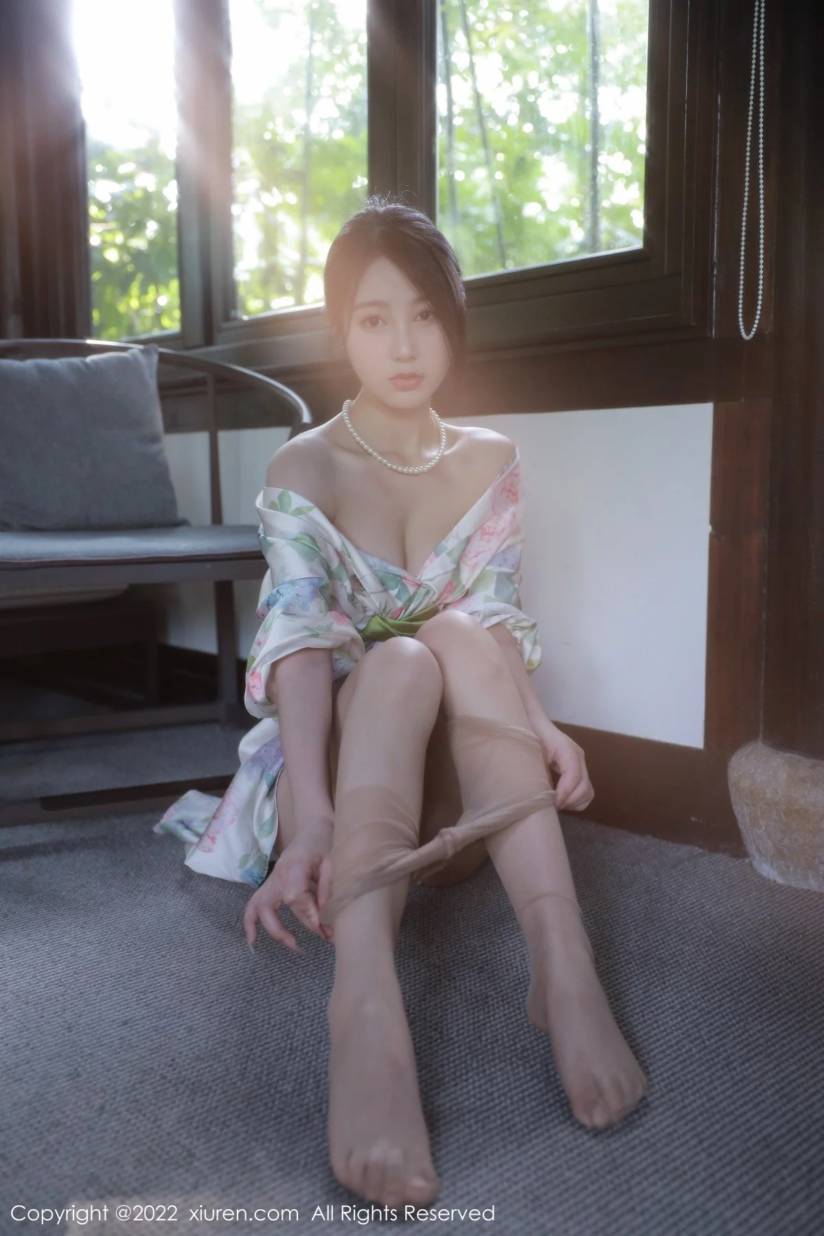 [[XiuRen秀人网]秀人网]No.5514_模特谢晚晚性感白色带花纹长裙配原色丝袜秀完美身材诱惑写真111P