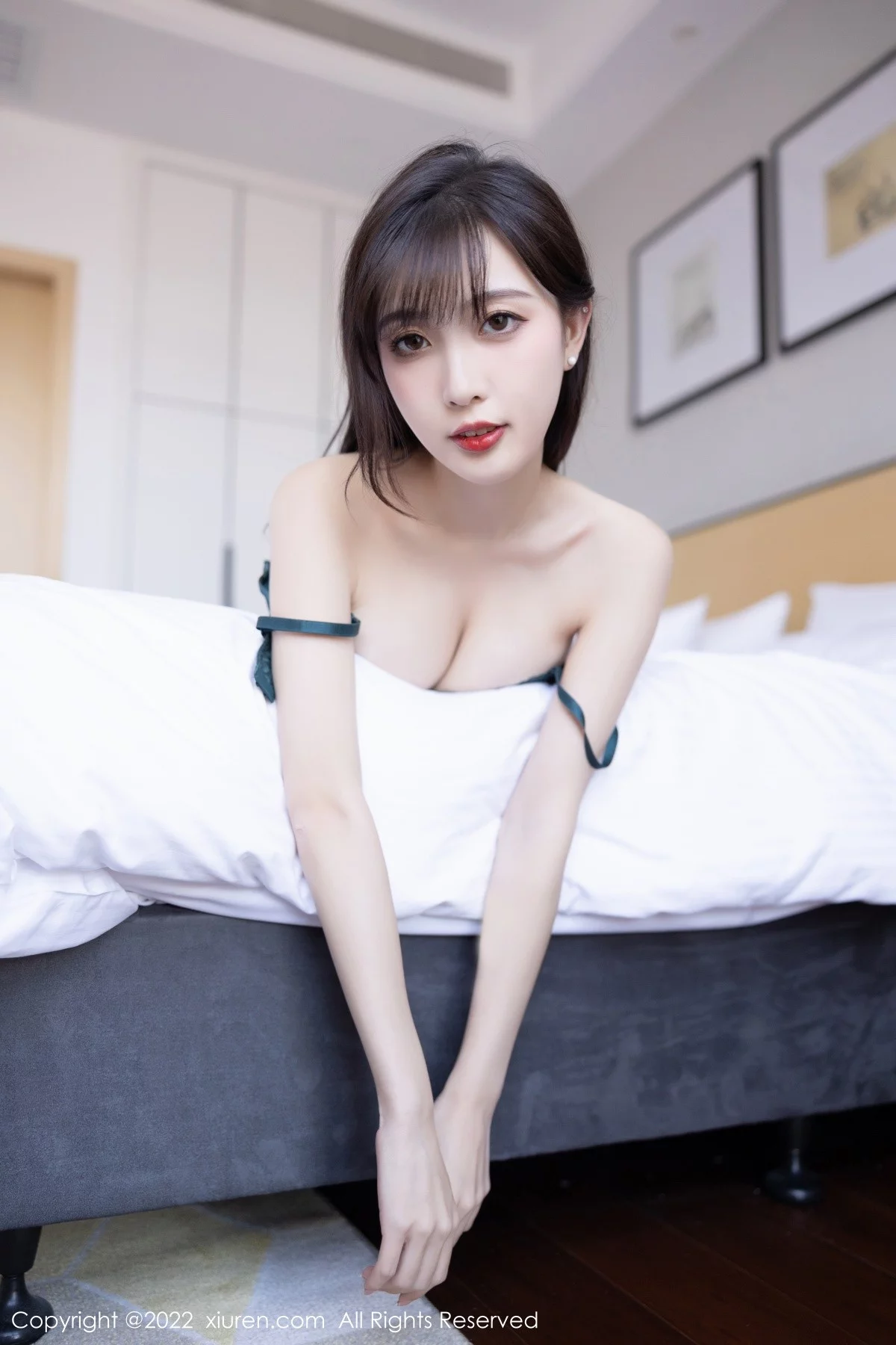 [[XiuRen秀人网]秀人网]No.5517_模特林星阑脱黑色制服露性感暗绿色蕾丝内衣超薄黑丝诱惑写真88P