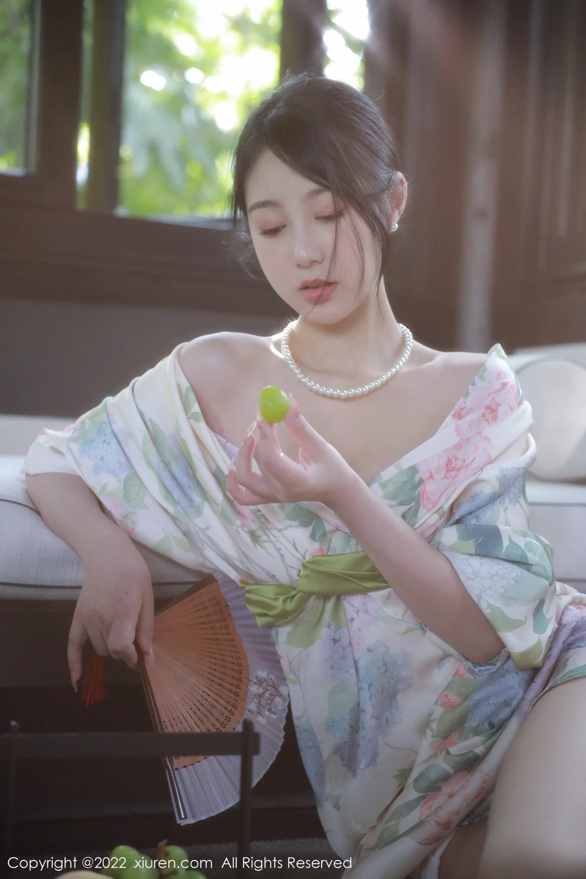 [[XiuRen秀人网]秀人网]No.5514_模特谢晚晚性感白色带花纹长裙配原色丝袜秀完美身材诱惑写真111P