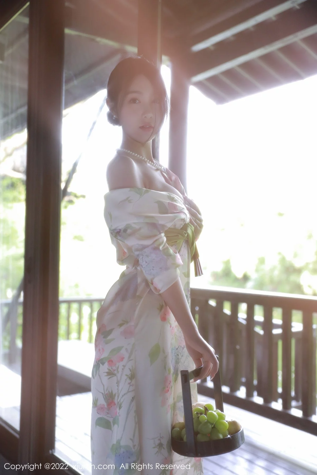 [[XiuRen秀人网]秀人网]No.5514_模特谢晚晚性感白色带花纹长裙配原色丝袜秀完美身材诱惑写真111P