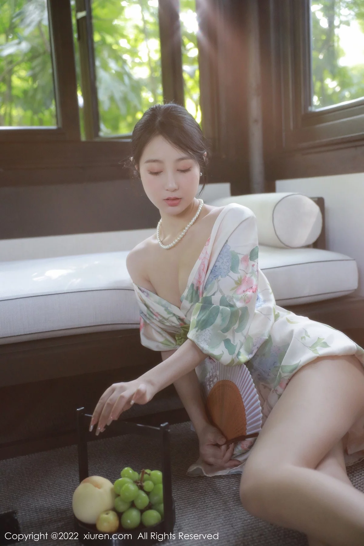 [[XiuRen秀人网]秀人网]No.5514_模特谢晚晚性感白色带花纹长裙配原色丝袜秀完美身材诱惑写真111P