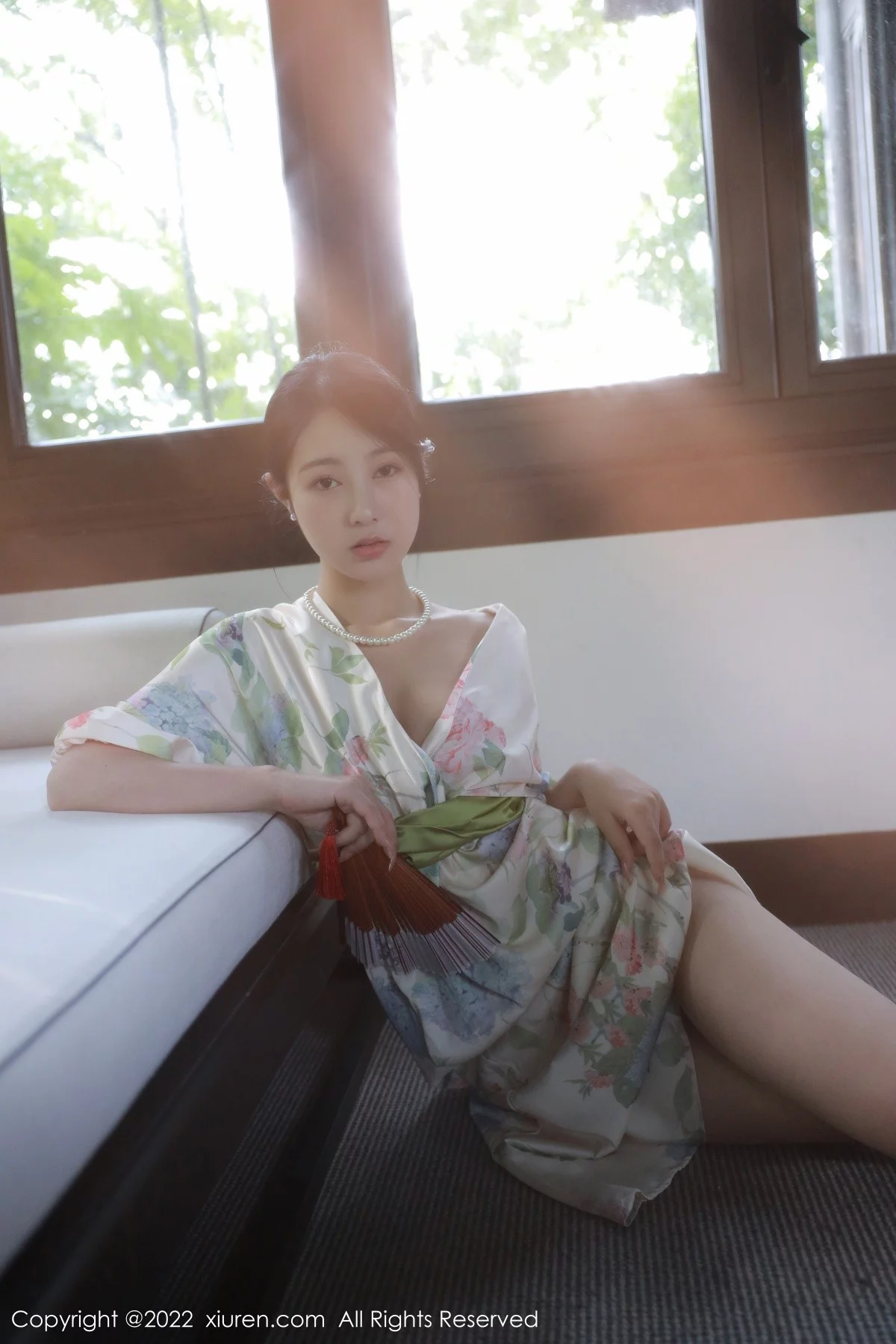 [[XiuRen秀人网]秀人网]No.5514_模特谢晚晚性感白色带花纹长裙配原色丝袜秀完美身材诱惑写真111P