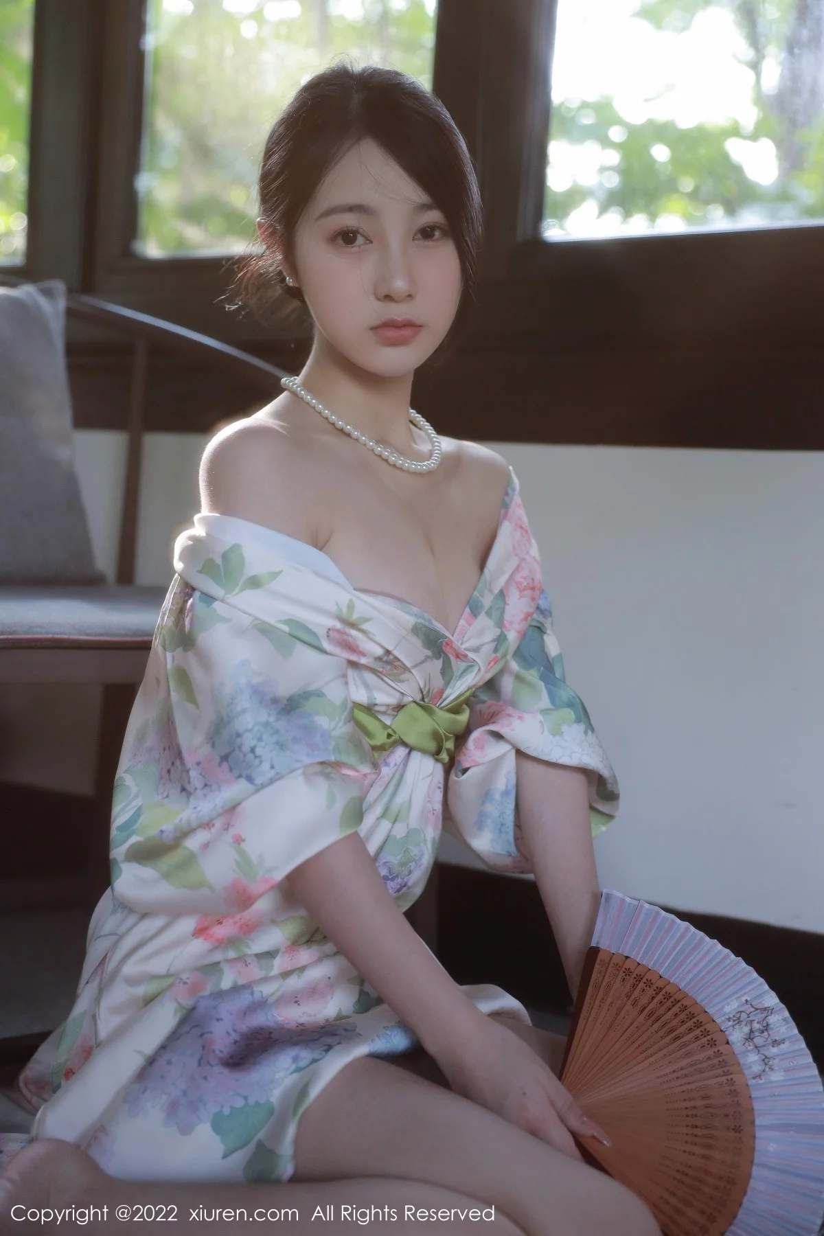 [[XiuRen秀人网]秀人网]No.5514_模特谢晚晚性感白色带花纹长裙配原色丝袜秀完美身材诱惑写真111P