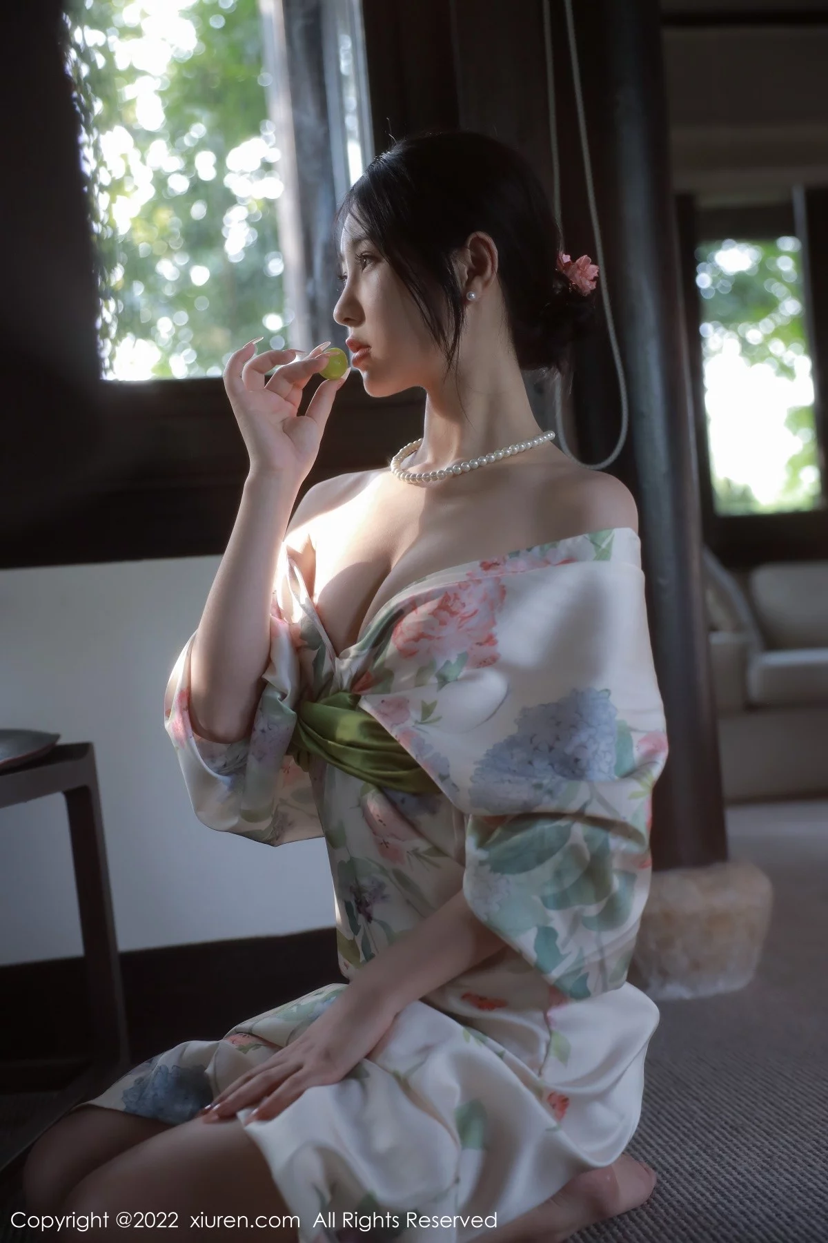 [[XiuRen秀人网]秀人网]No.5514_模特谢晚晚性感白色带花纹长裙配原色丝袜秀完美身材诱惑写真111P