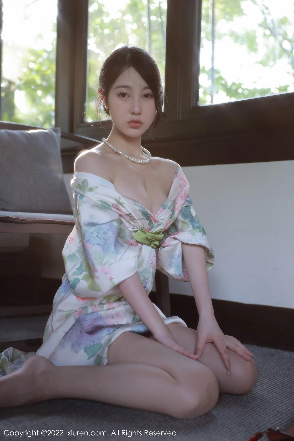 [[XiuRen秀人网]秀人网]No.5514_模特谢晚晚性感白色带花纹长裙配原色丝袜秀完美身材诱惑写真111P