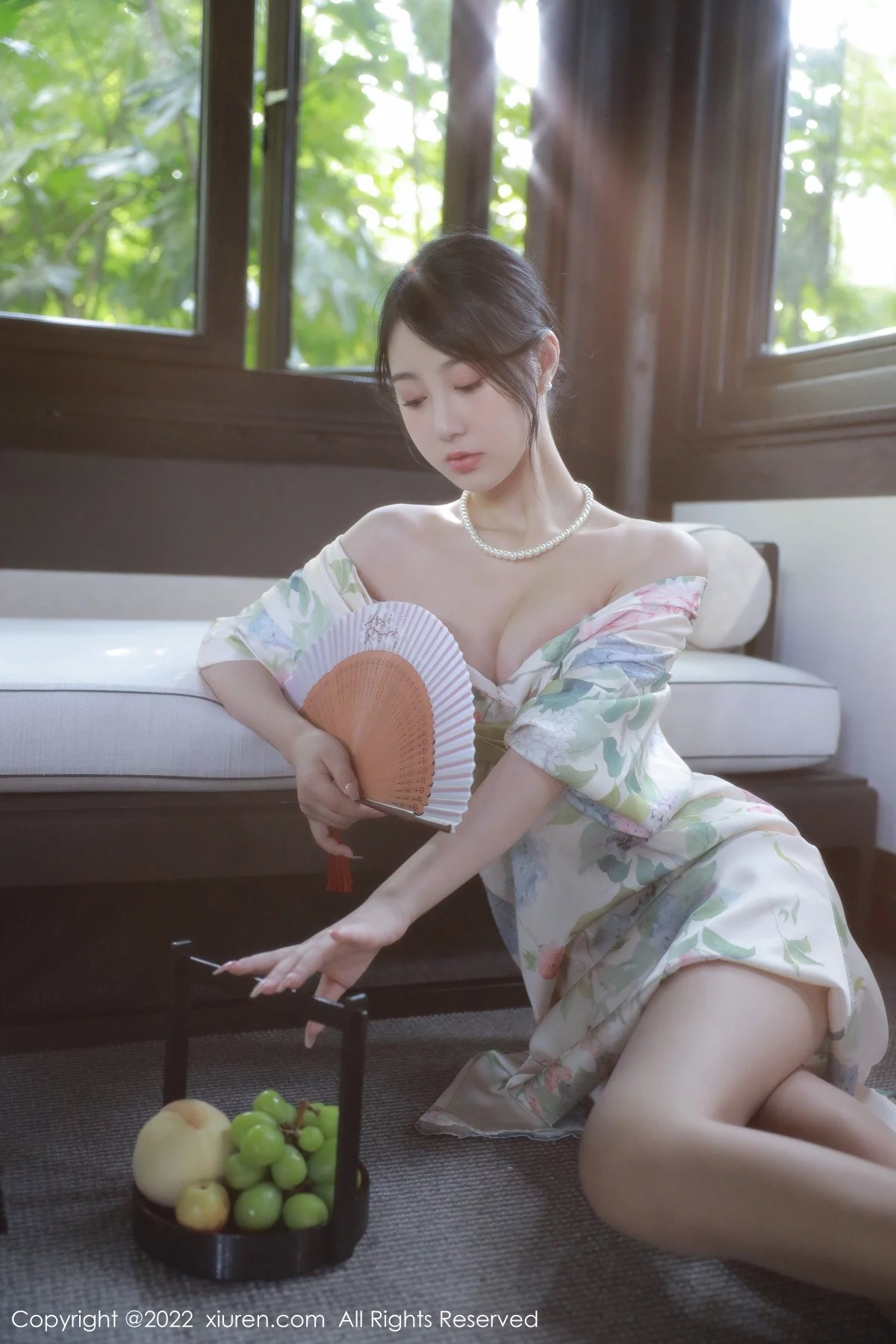 [[XiuRen秀人网]秀人网]No.5514_模特谢晚晚性感白色带花纹长裙配原色丝袜秀完美身材诱惑写真111P