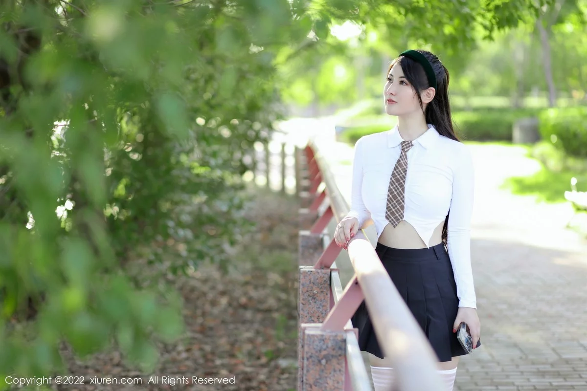 [[XiuRen秀人网]秀人网]No.5512_模特诗诗kiki白色短T配黑短裙半脱露性感白色内衣丰满诱惑写真58P