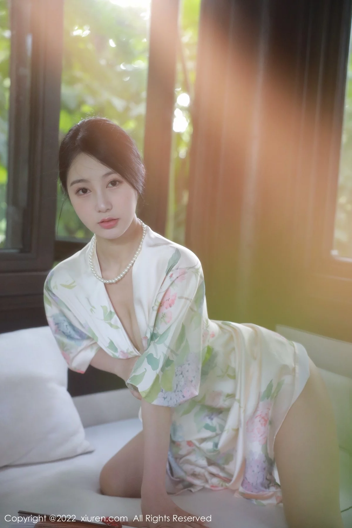 [[XiuRen秀人网]秀人网]No.5514_模特谢晚晚性感白色带花纹长裙配原色丝袜秀完美身材诱惑写真111P