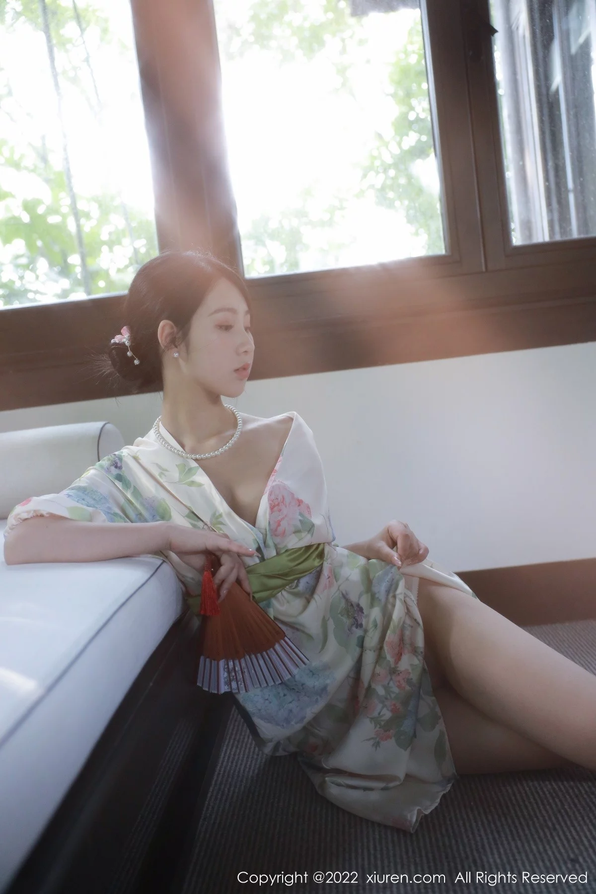 [[XiuRen秀人网]秀人网]No.5514_模特谢晚晚性感白色带花纹长裙配原色丝袜秀完美身材诱惑写真111P