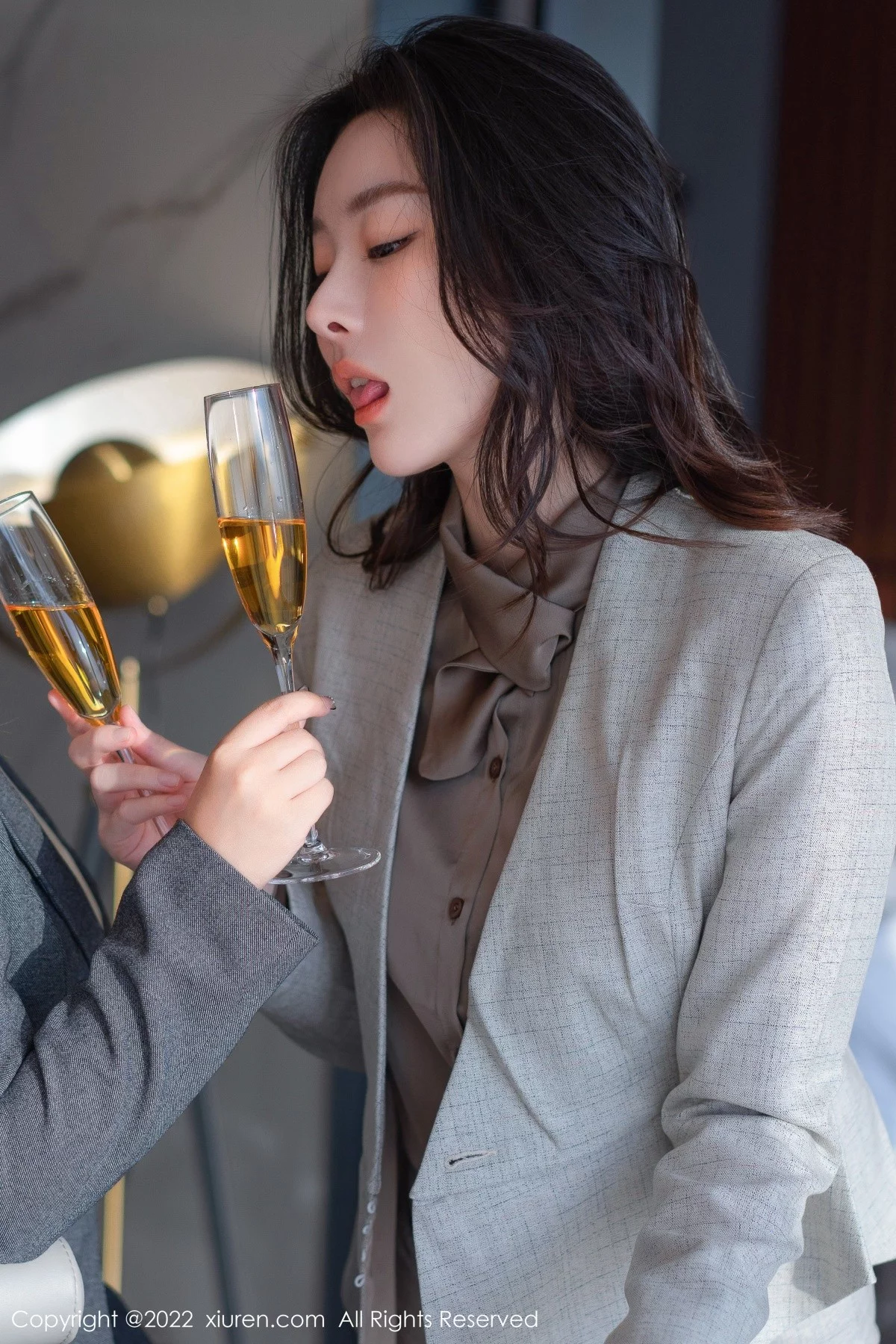 [[XiuRen秀人网]秀人网]No.5524_模特合集是小逗逗＆张思允职业OL装扮半脱露蕾丝内衣诱惑写真65P