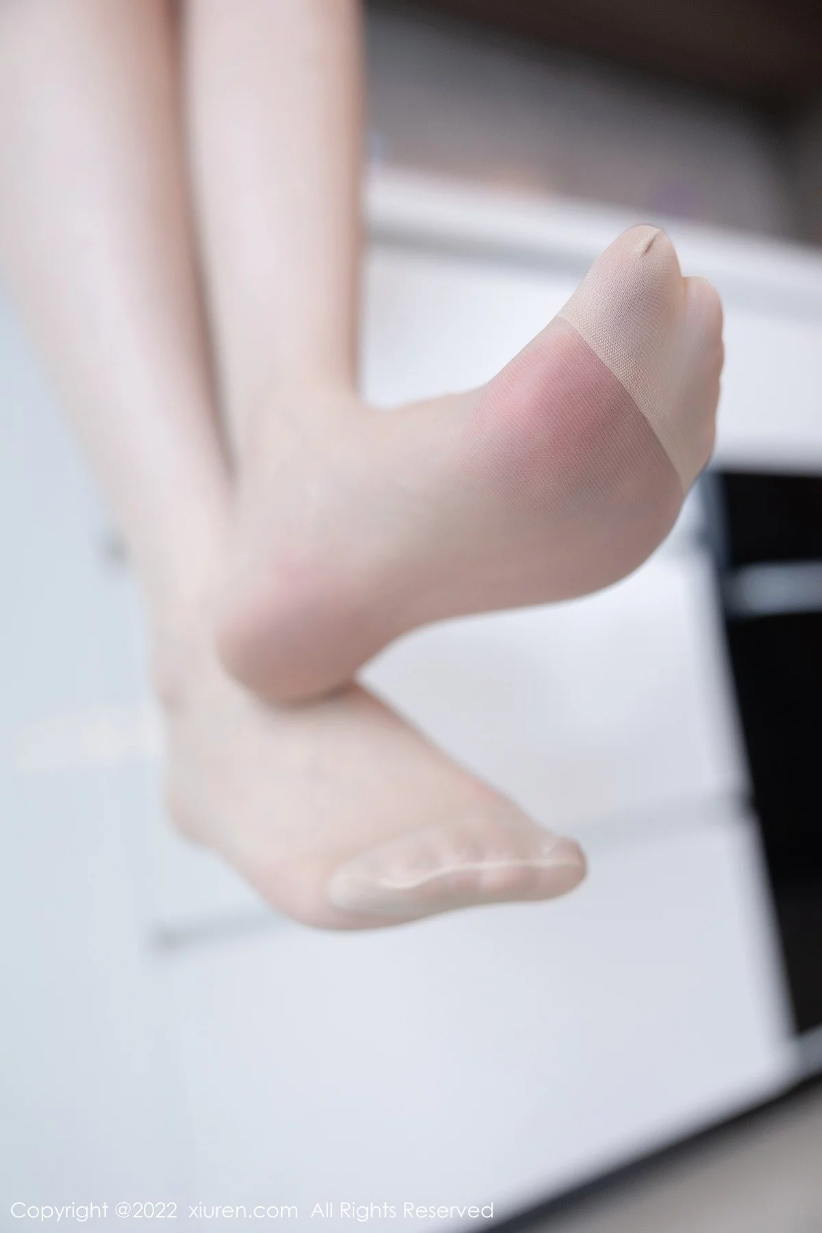 [[XiuRen秀人网]秀人网]No.5523_模特梦心玥佛山心愿旅拍性感淡蓝色高开服配原色丝袜诱惑写真87P