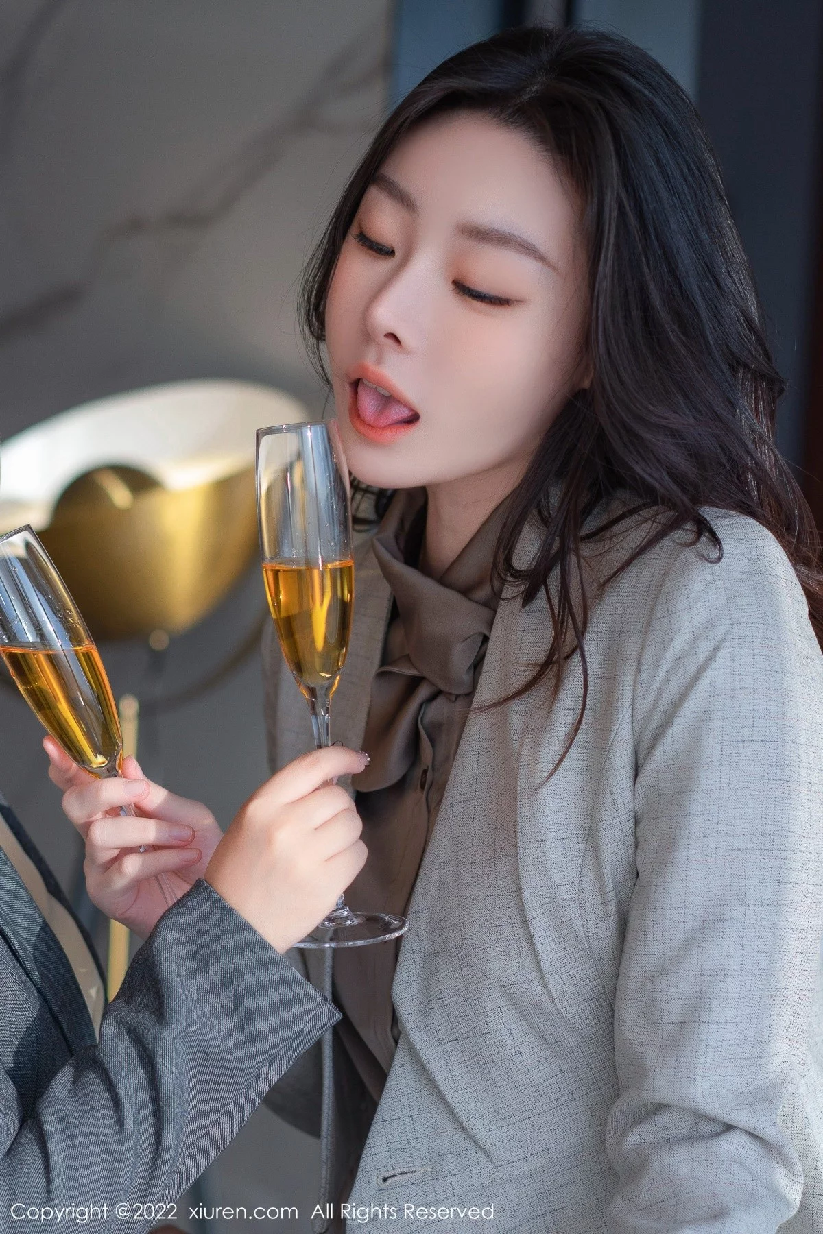 [[XiuRen秀人网]秀人网]No.5524_模特合集是小逗逗＆张思允职业OL装扮半脱露蕾丝内衣诱惑写真65P