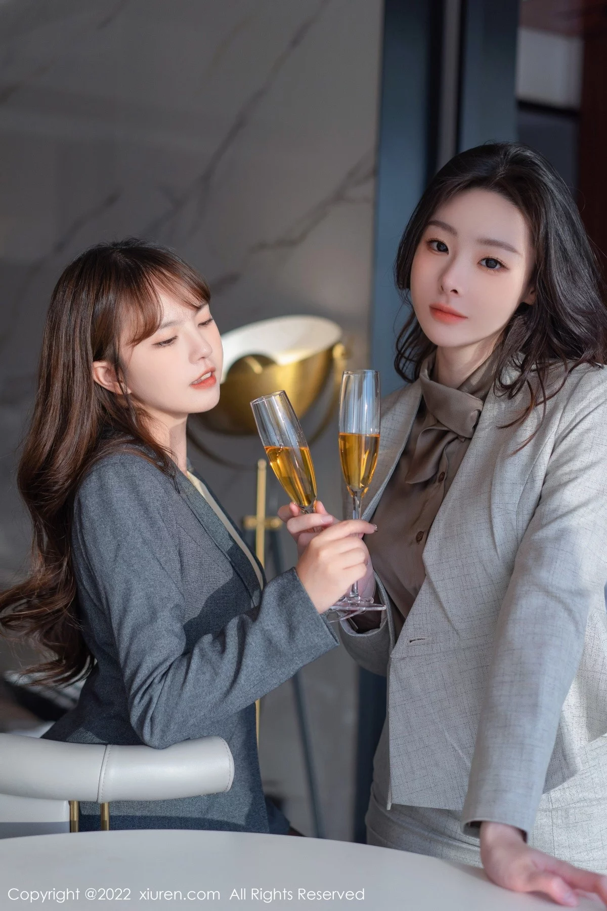 [[XiuRen秀人网]秀人网]No.5524_模特合集是小逗逗＆张思允职业OL装扮半脱露蕾丝内衣诱惑写真65P