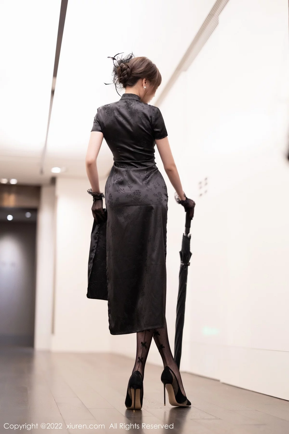 [[XiuRen秀人网]秀人网]No.5532_女神徐莉芝Booty私房脱性感黑色旗袍露轻透蕾丝内衣诱惑写真79P