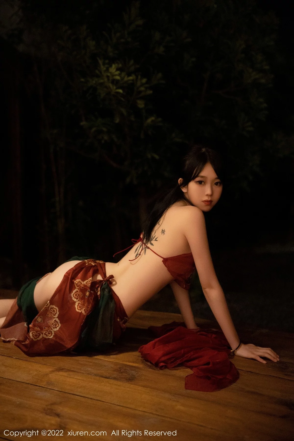 [[XiuRen秀人网]秀人网]No.5527_模特奶瓶大理旅拍私房性感红色轻透古装服秀完美身材诱惑写真78P