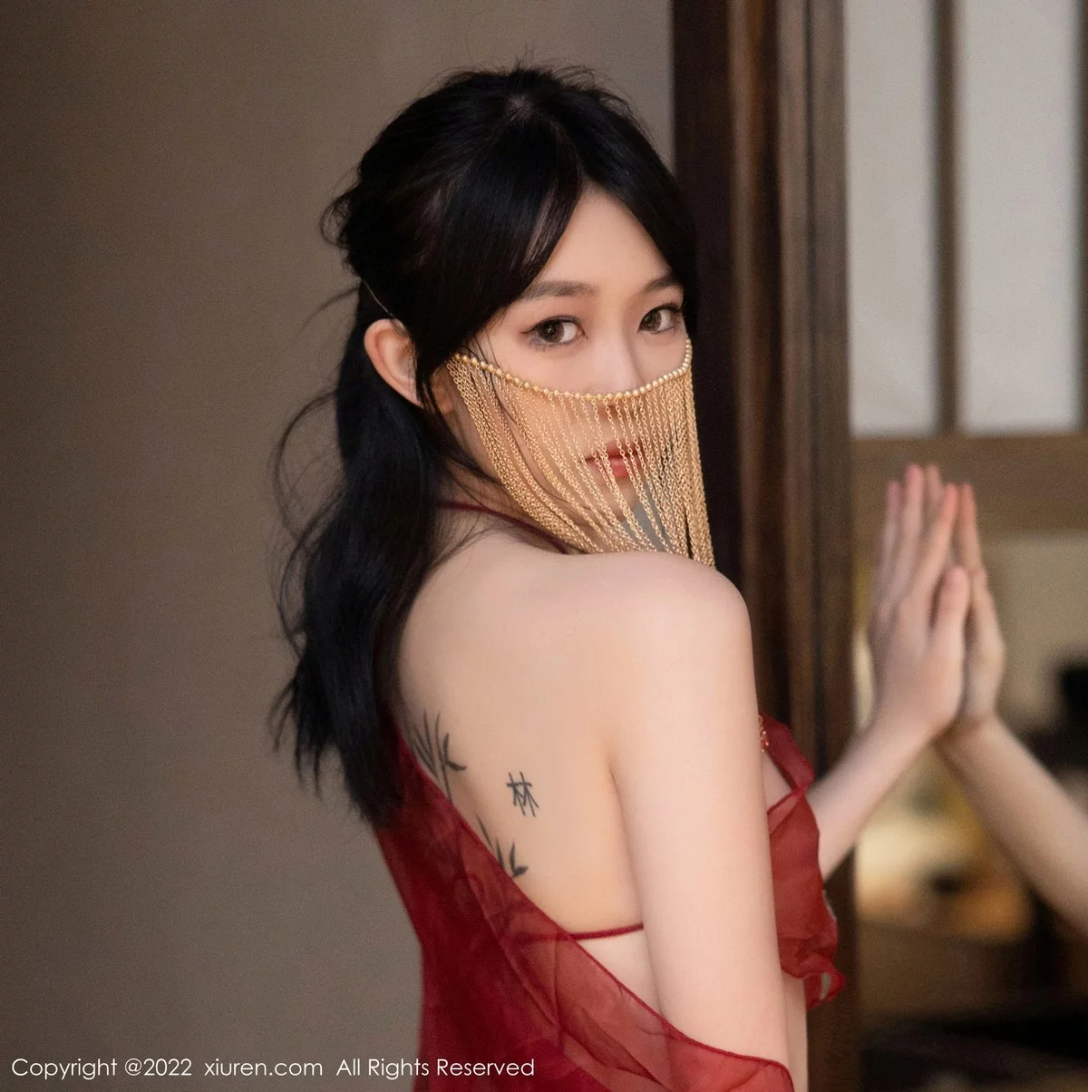 [[XiuRen秀人网]秀人网]No.5527_模特奶瓶大理旅拍私房性感红色轻透古装服秀完美身材诱惑写真78P