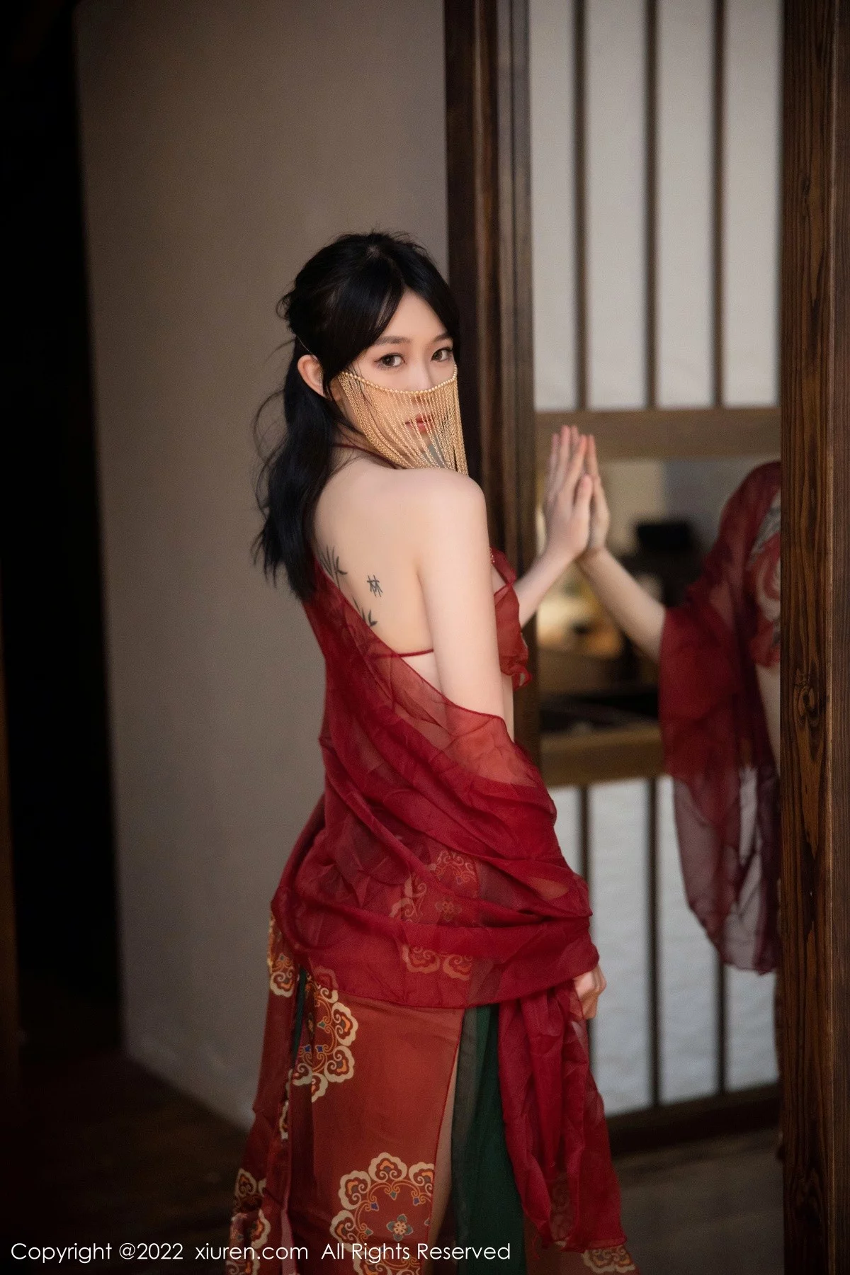 [[XiuRen秀人网]秀人网]No.5527_模特奶瓶大理旅拍私房性感红色轻透古装服秀完美身材诱惑写真78P