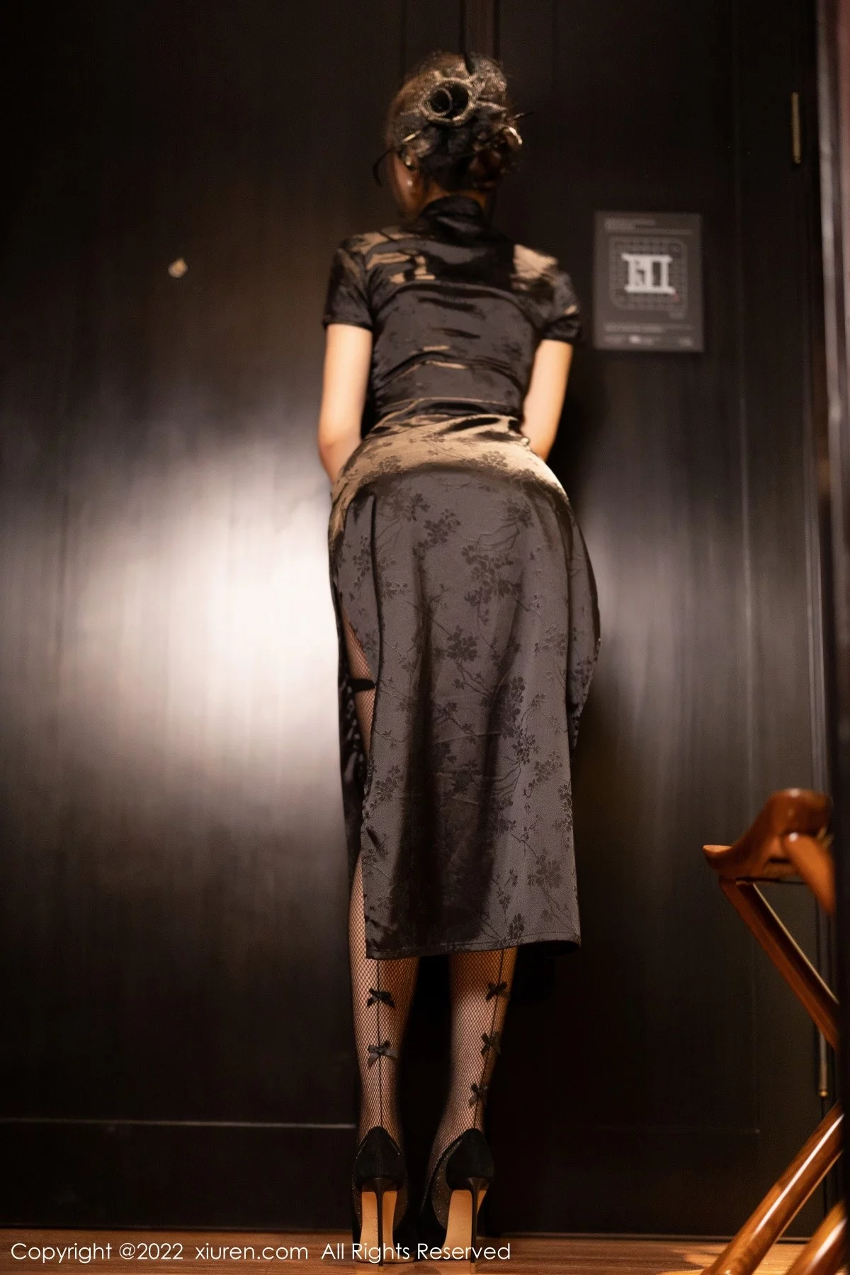 [[XiuRen秀人网]秀人网]No.5532_女神徐莉芝Booty私房脱性感黑色旗袍露轻透蕾丝内衣诱惑写真79P