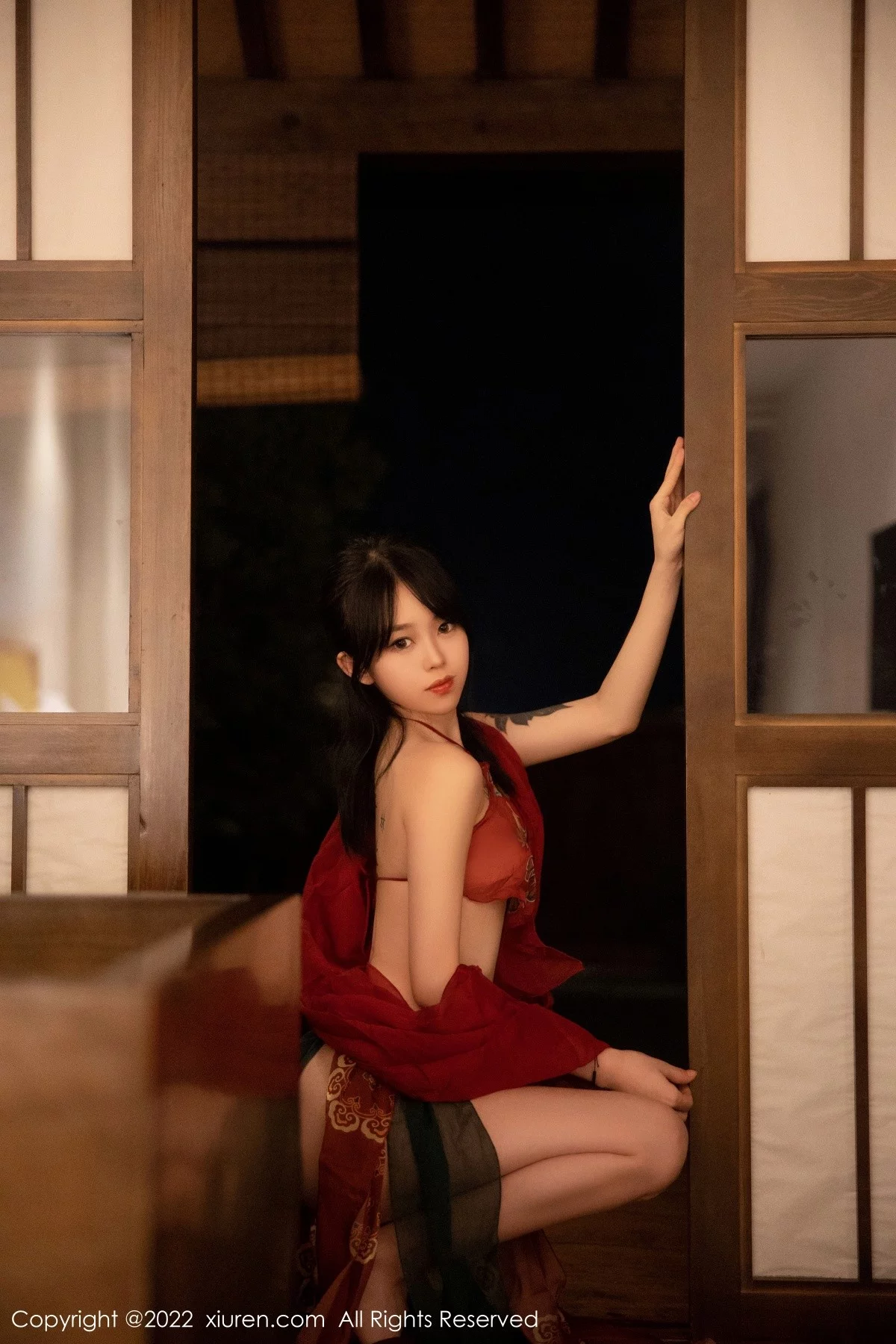 [[XiuRen秀人网]秀人网]No.5527_模特奶瓶大理旅拍私房性感红色轻透古装服秀完美身材诱惑写真78P