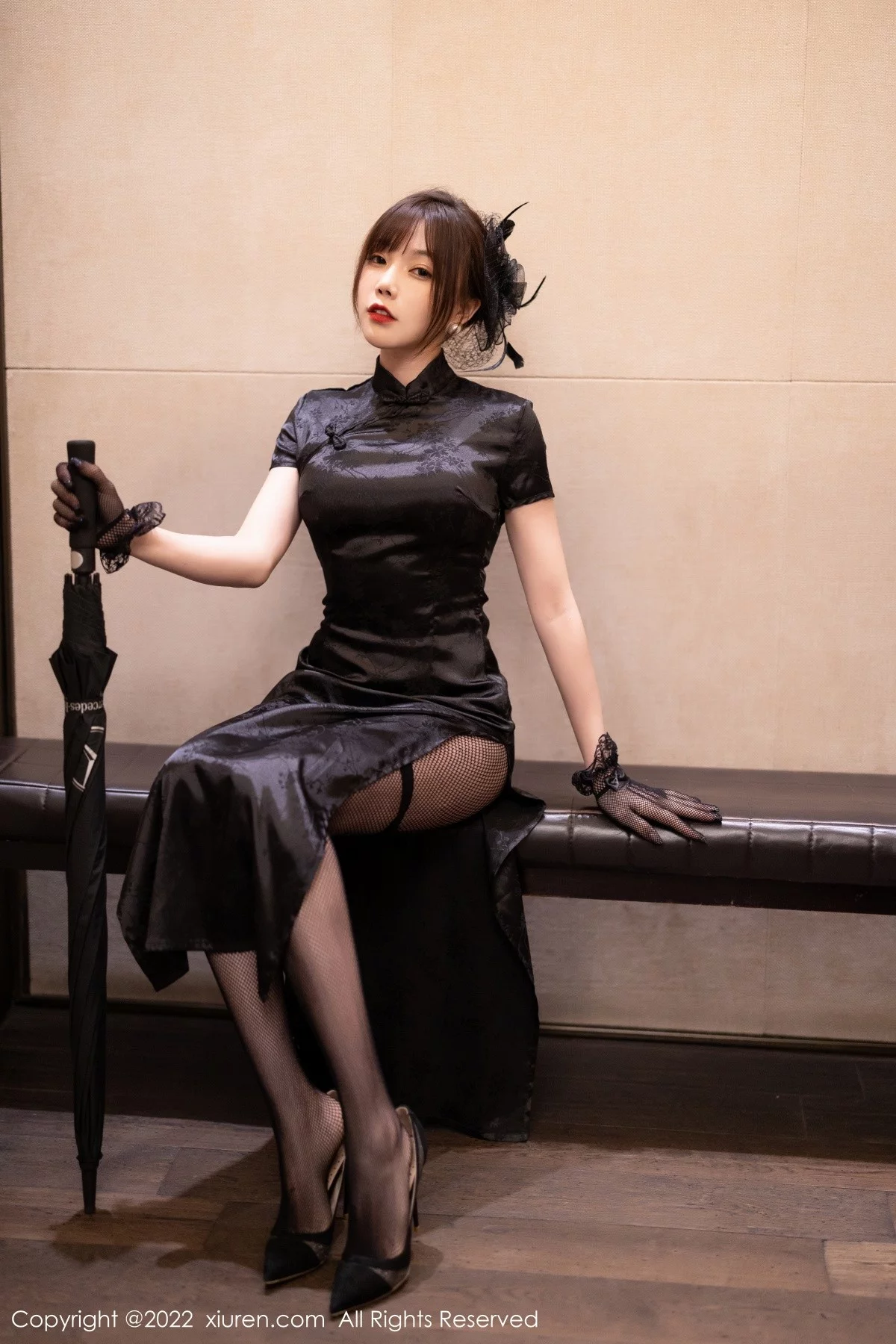 [[XiuRen秀人网]秀人网]No.5532_女神徐莉芝Booty私房脱性感黑色旗袍露轻透蕾丝内衣诱惑写真79P