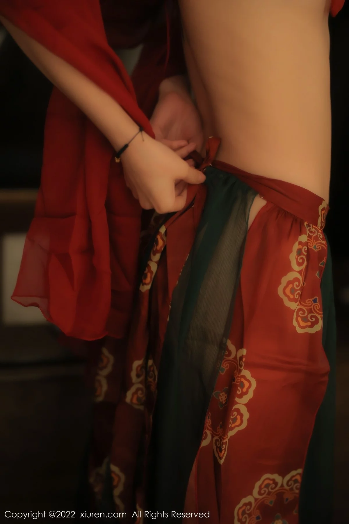 [[XiuRen秀人网]秀人网]No.5527_模特奶瓶大理旅拍私房性感红色轻透古装服秀完美身材诱惑写真78P