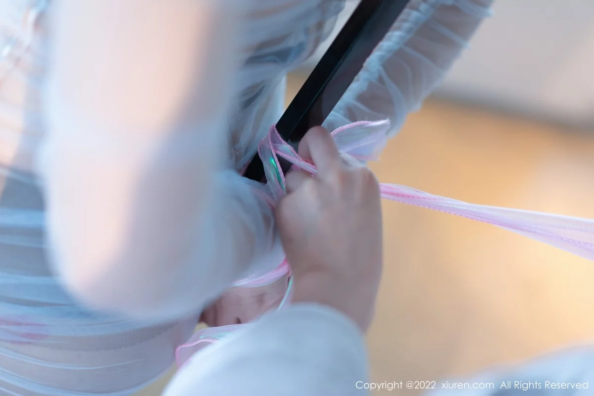 [[XiuRen秀人网]秀人网]No.5526_模特允爾成都旅拍情节拍摄浅色轻透连衣裙秀丰满身材诱惑写真60P