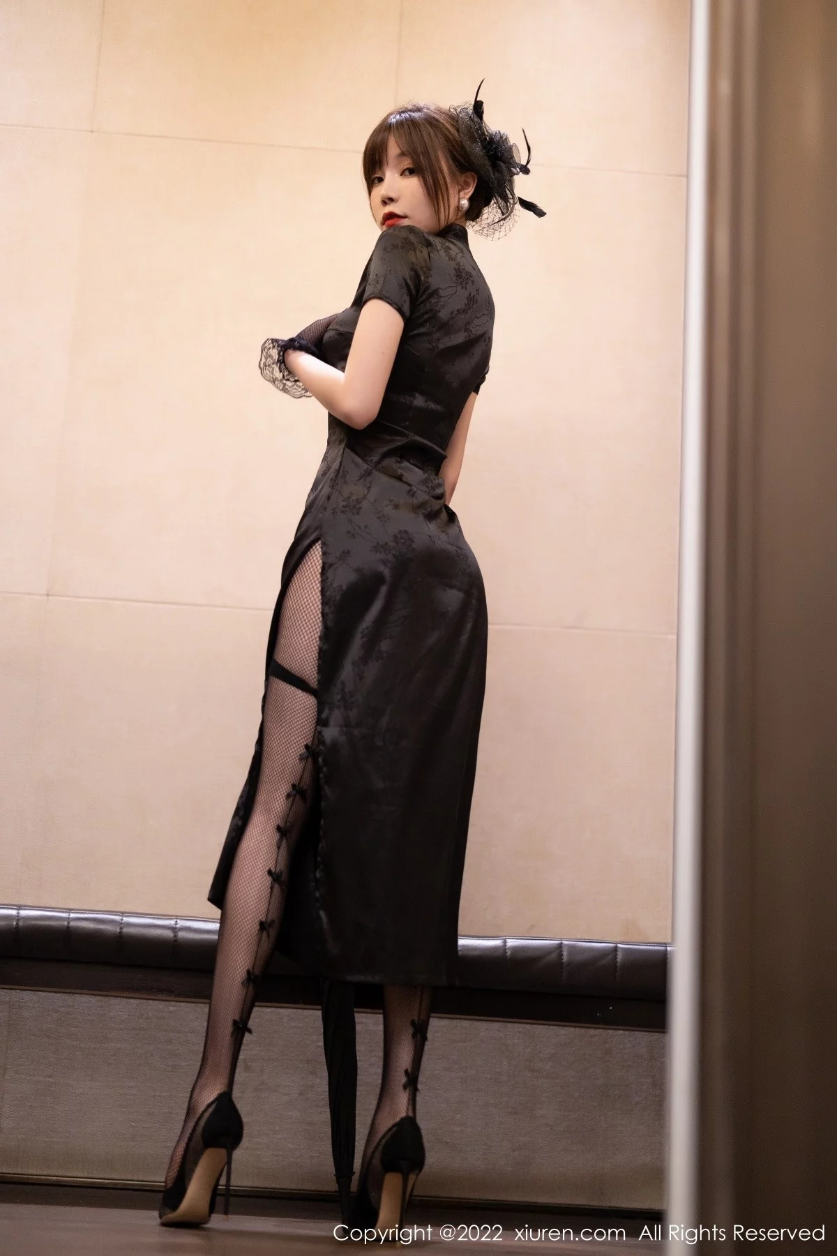 [[XiuRen秀人网]秀人网]No.5532_女神徐莉芝Booty私房脱性感黑色旗袍露轻透蕾丝内衣诱惑写真79P