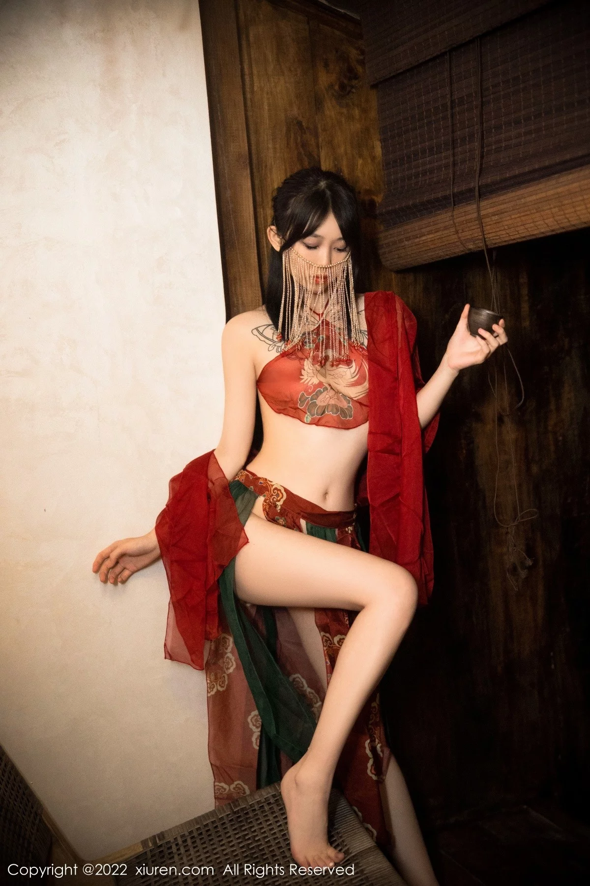 [[XiuRen秀人网]秀人网]No.5527_模特奶瓶大理旅拍私房性感红色轻透古装服秀完美身材诱惑写真78P