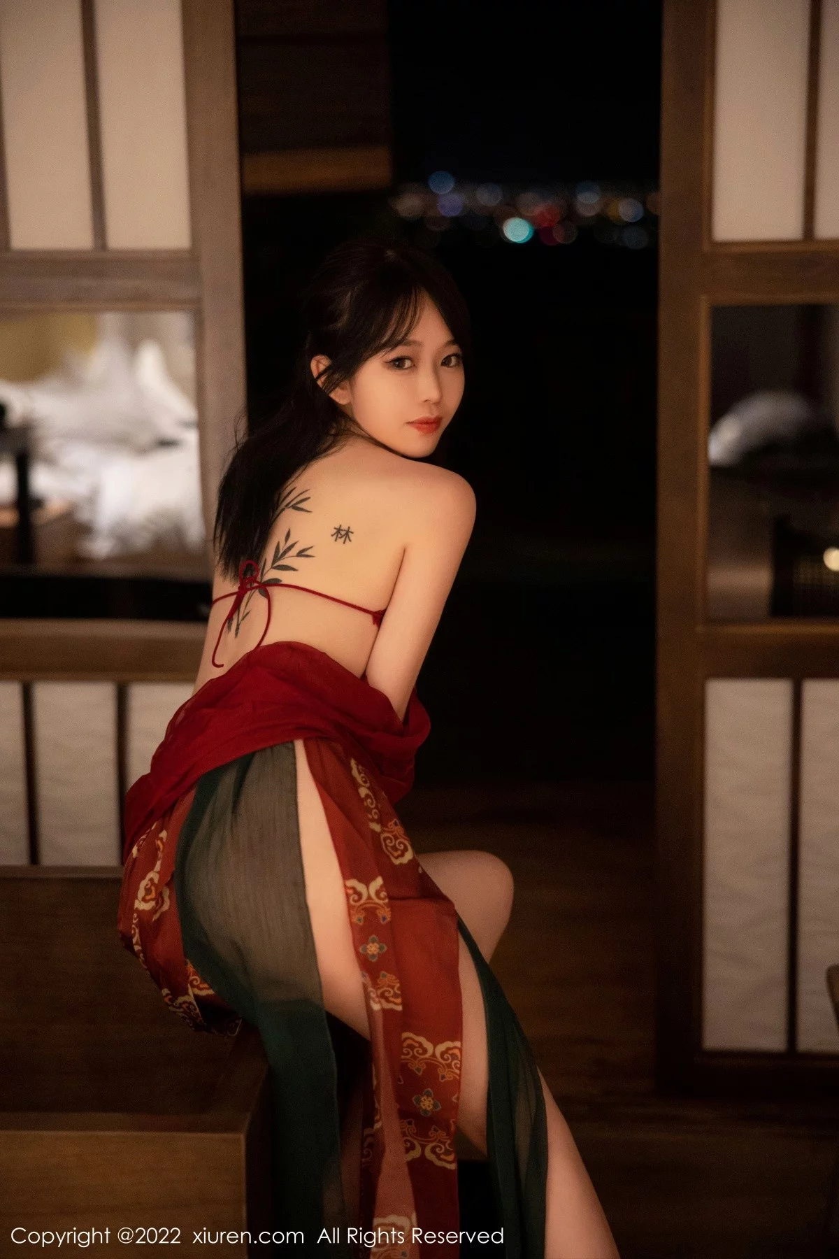 [[XiuRen秀人网]秀人网]No.5527_模特奶瓶大理旅拍私房性感红色轻透古装服秀完美身材诱惑写真78P