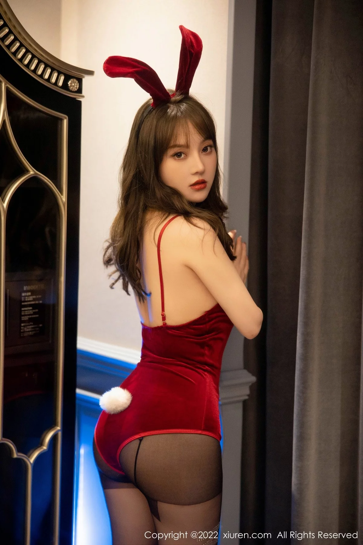 [[XiuRen秀人网]秀人网]No.5533_模特豆瓣酱性感红色高开连体衣配超薄黑丝秀丰满身材诱惑写真84P