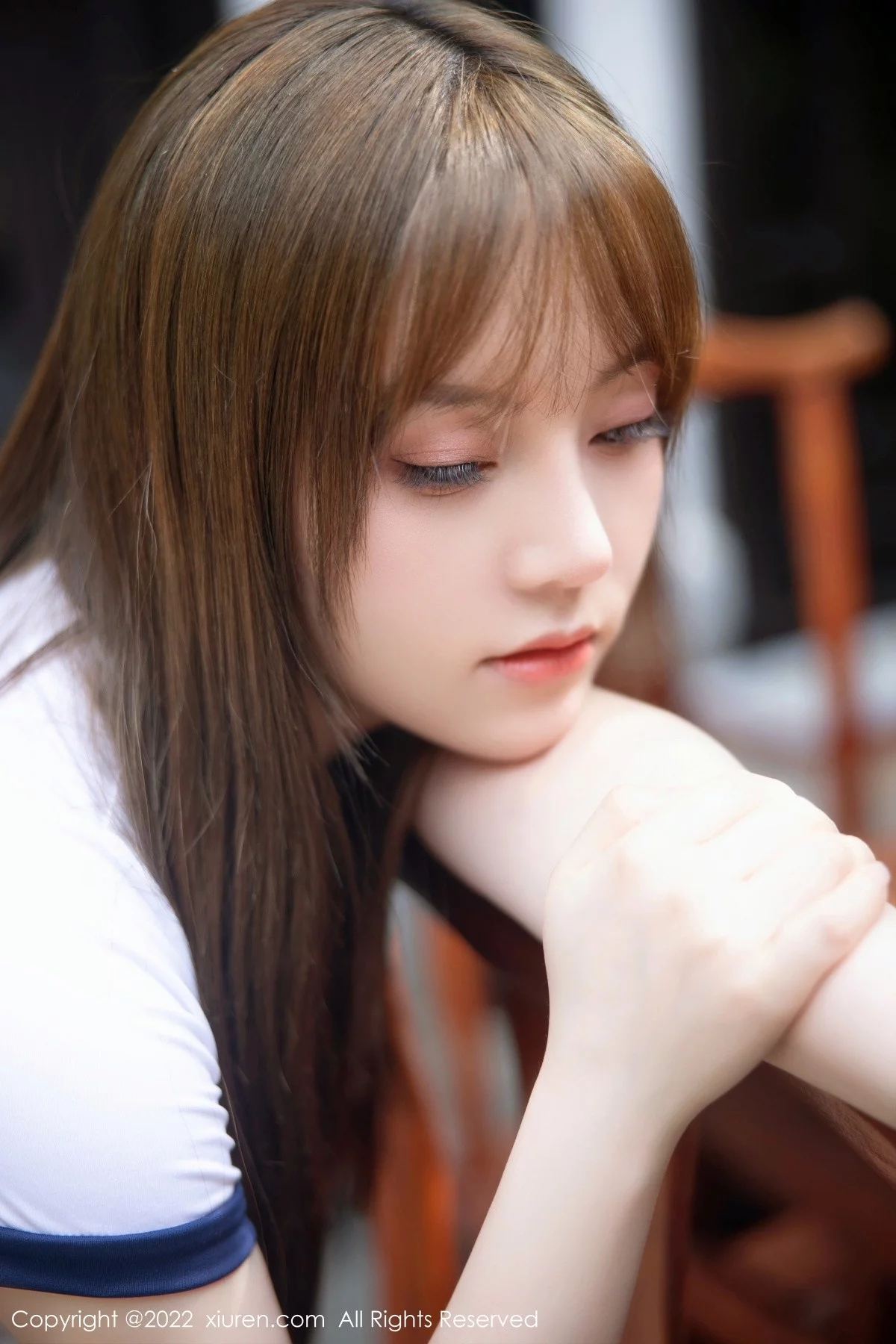 [[XiuRen秀人网]秀人网]No.5465_模特豆瓣酱私房性感白色短袖上衣配蓝短裤半脱露豪乳诱惑写真117P