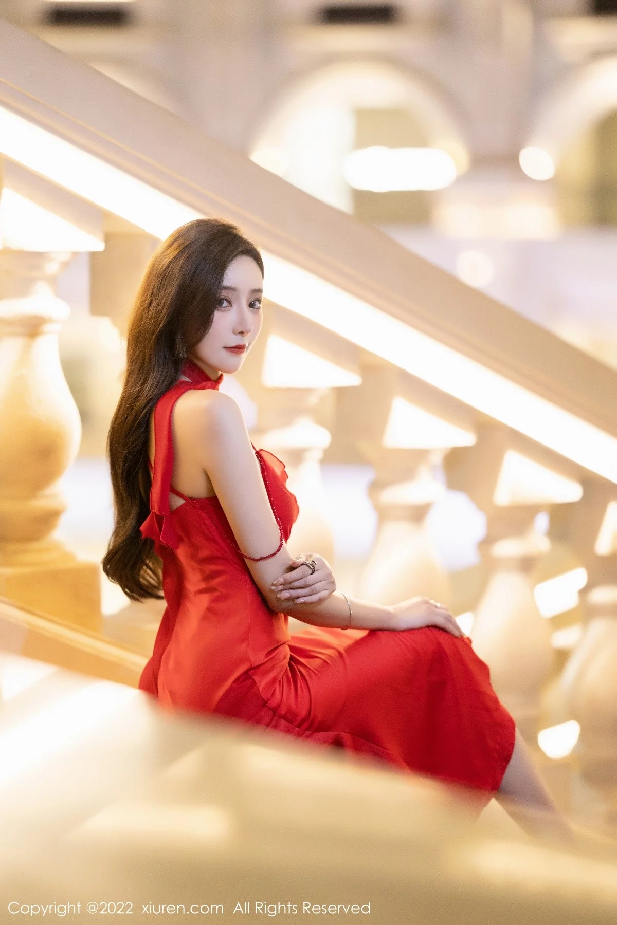 [[XiuRen秀人网]秀人网]No.5470_女神王馨瑶yanni脱性感红色礼裙露金色条纹内衣完美诱惑写真78P