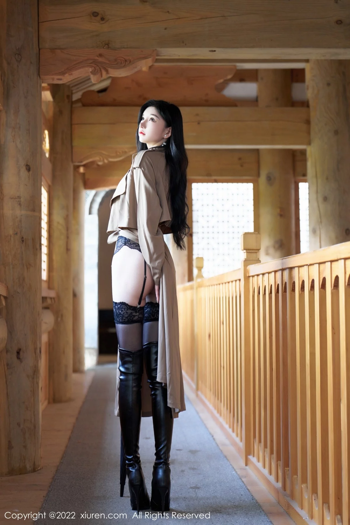 [[XiuRen秀人网]秀人网]No.5469_女神周于希Sally脱杏色风衣露黑色蕾丝内衣配蕾丝吊袜诱惑写真75P
