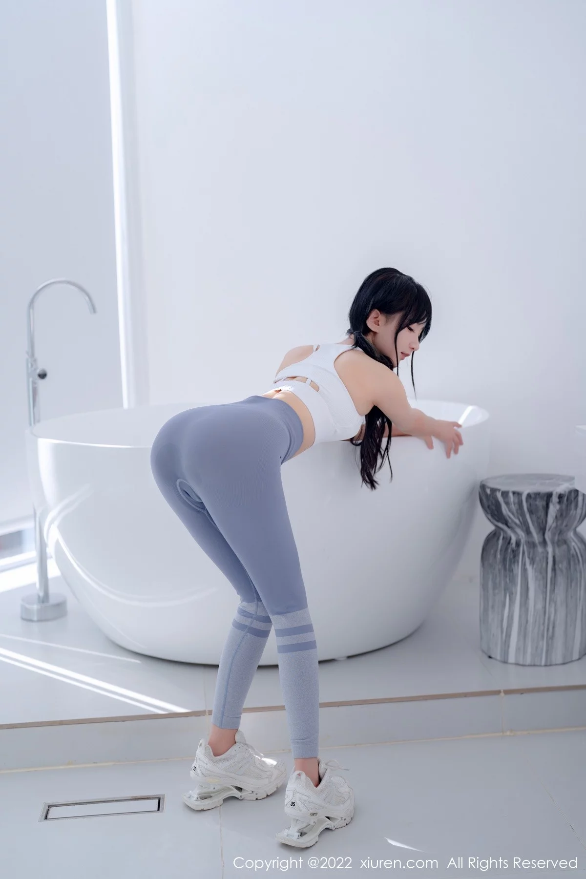 [[XiuRen秀人网]秀人网]No.5463_女神小果冻儿大理旅拍私房性感运动服紧身秀完美身材诱惑写真55P