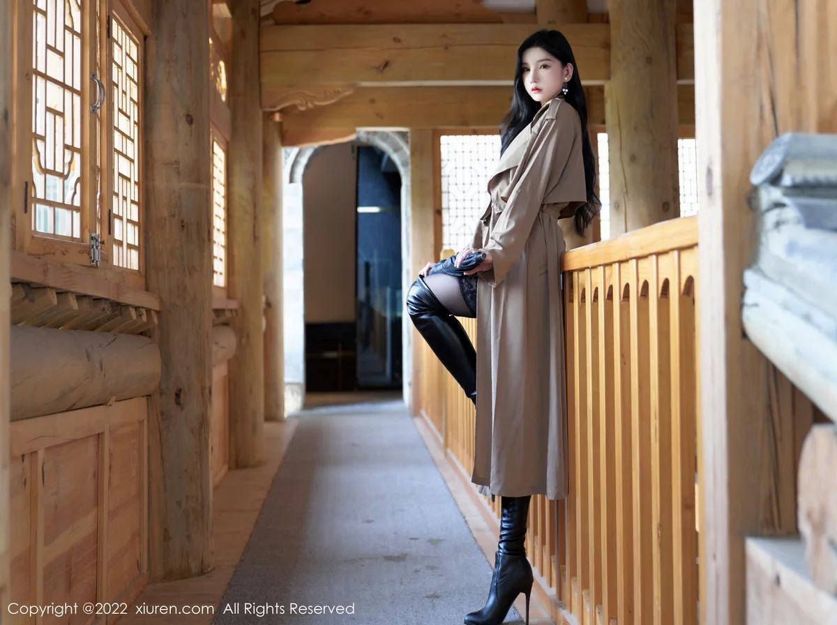 [[XiuRen秀人网]秀人网]No.5469_女神周于希Sally脱杏色风衣露黑色蕾丝内衣配蕾丝吊袜诱惑写真75P