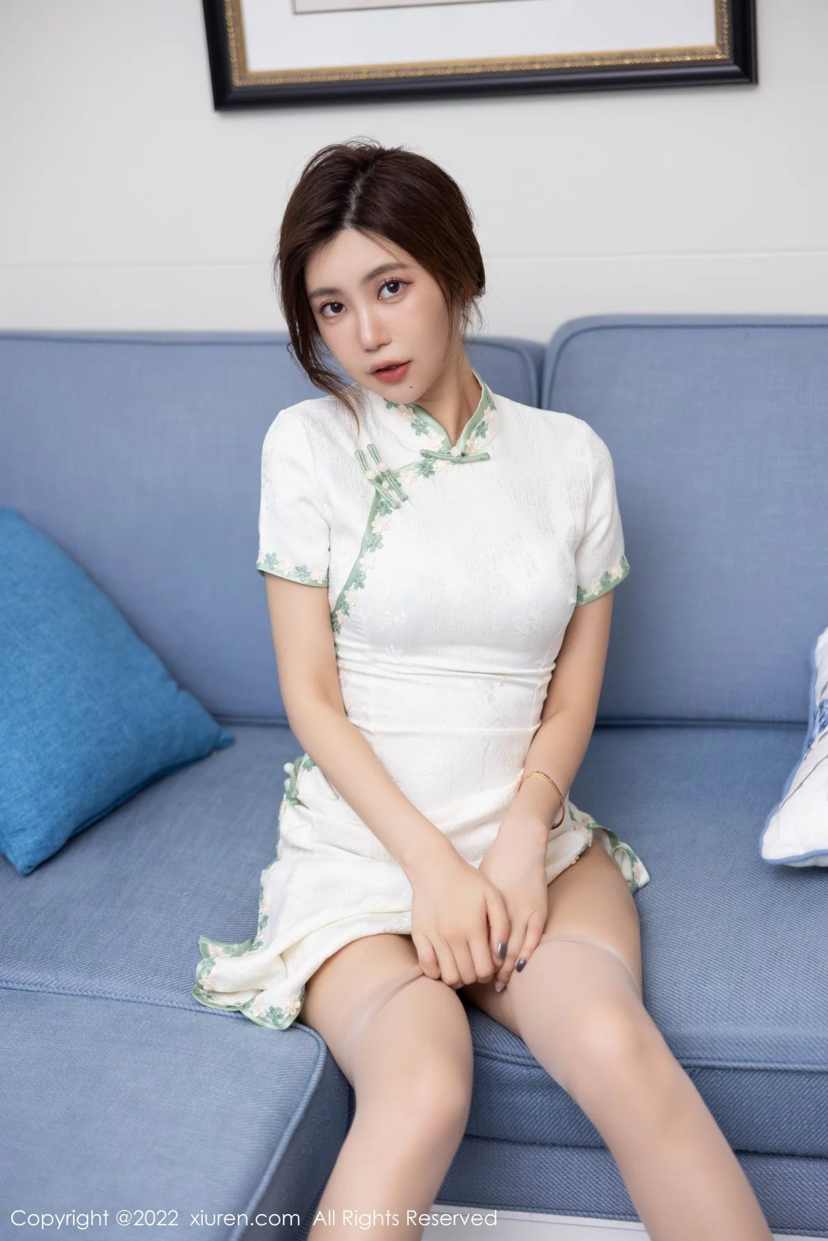 [[XiuRen秀人网]秀人网]No.5468_女神绮里嘉海南心愿旅拍户外性感白色旗袍配原色丝袜诱惑写真92P