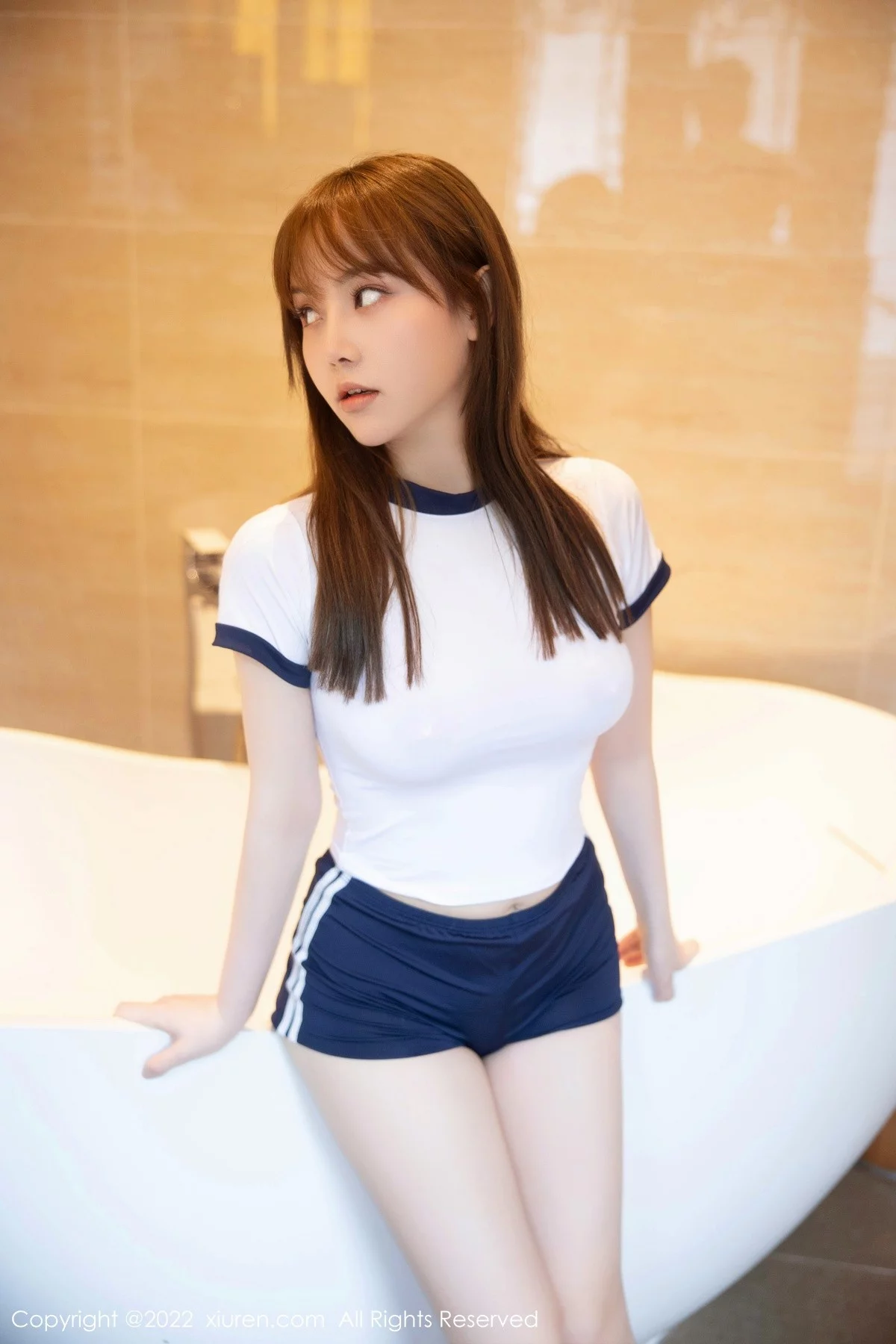 [[XiuRen秀人网]秀人网]No.5465_模特豆瓣酱私房性感白色短袖上衣配蓝短裤半脱露豪乳诱惑写真117P