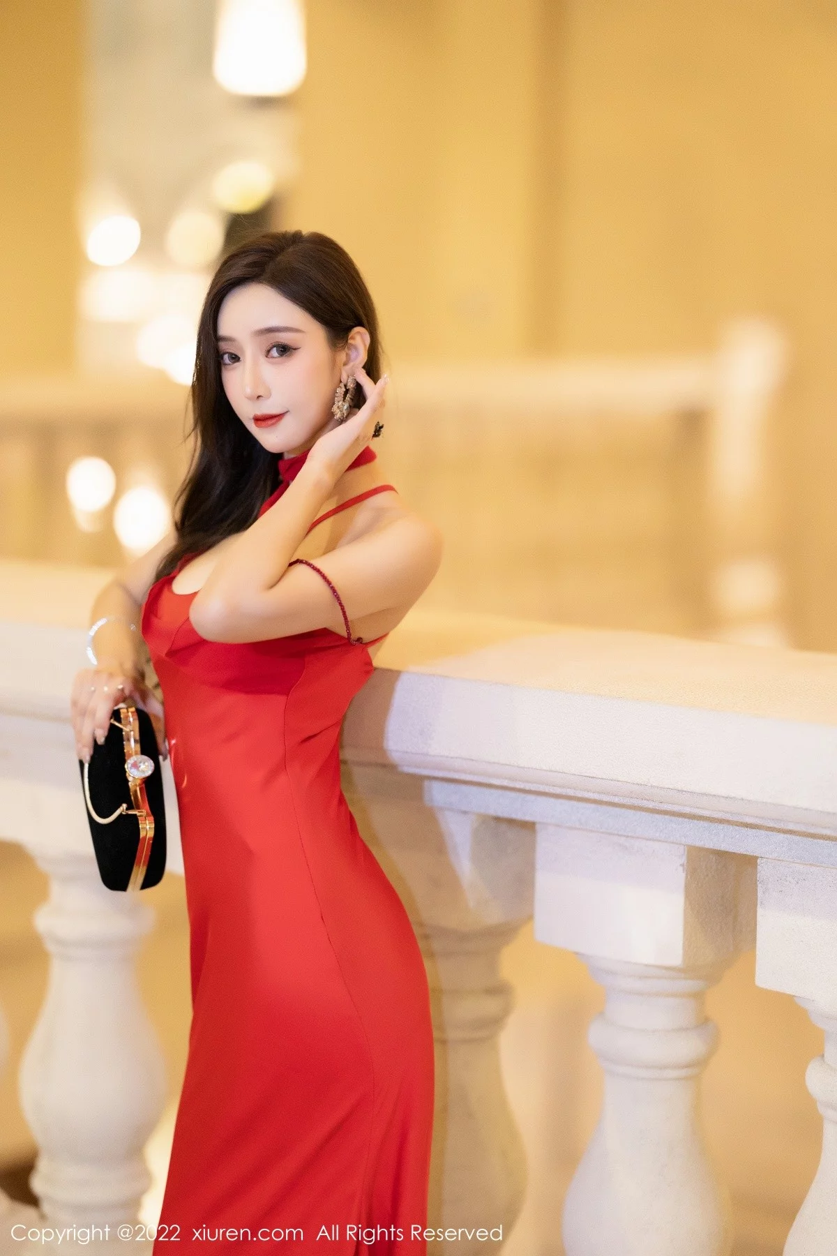 [[XiuRen秀人网]秀人网]No.5470_女神王馨瑶yanni脱性感红色礼裙露金色条纹内衣完美诱惑写真78P