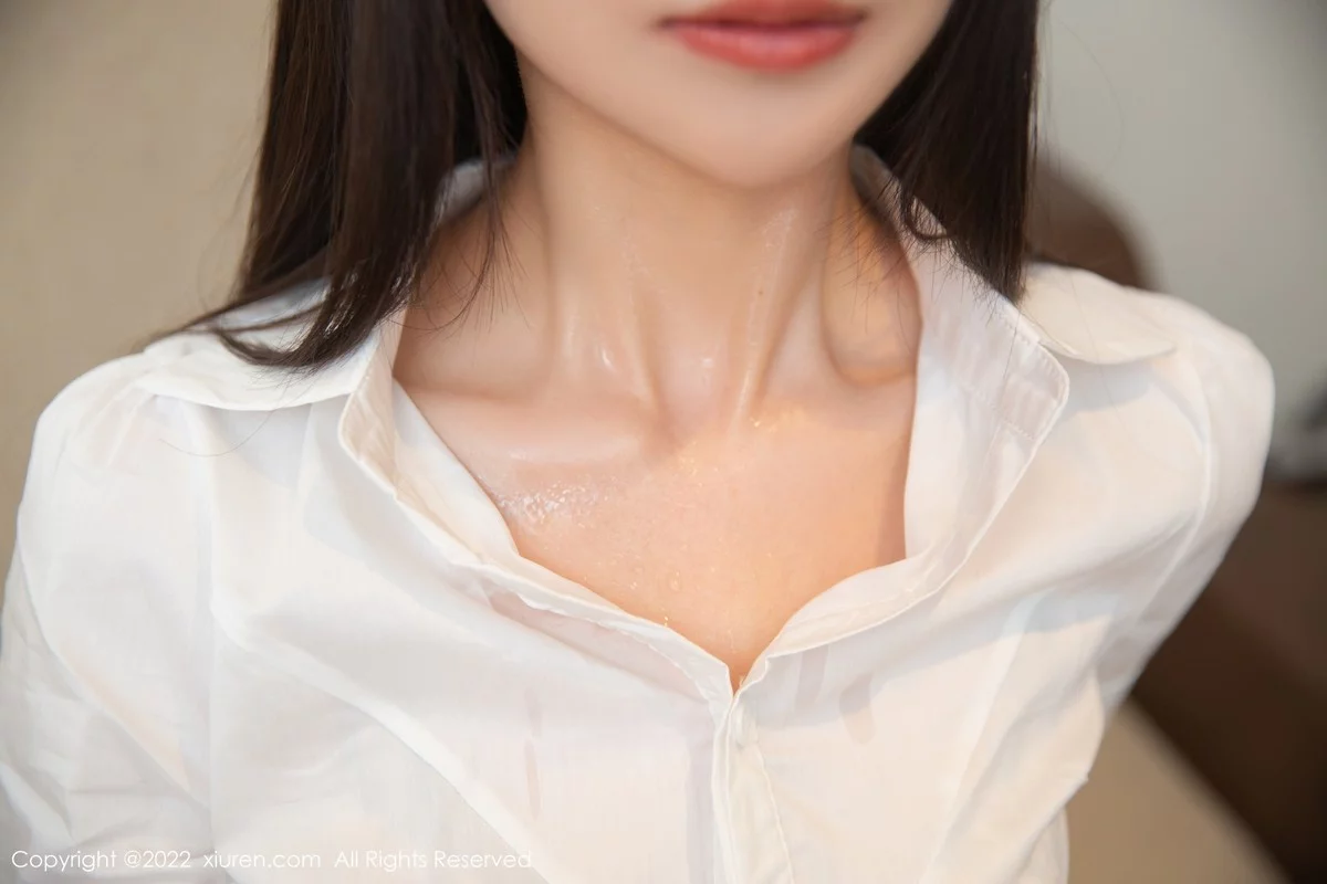 [[XiuRen秀人网]秀人网]No.5464_模特熊小诺性感白T配黑短裙半脱露豹纹内衣配开档黑丝诱惑写真82P