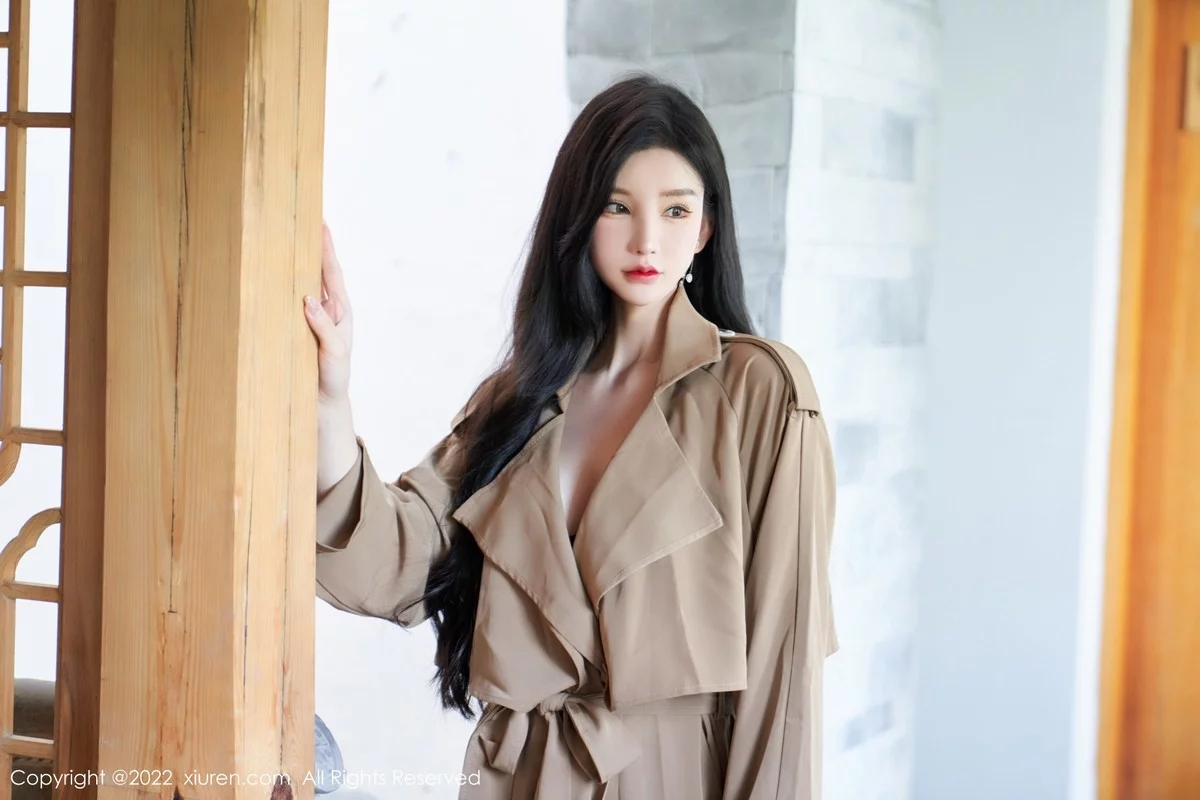 [[XiuRen秀人网]秀人网]No.5469_女神周于希Sally脱杏色风衣露黑色蕾丝内衣配蕾丝吊袜诱惑写真75P