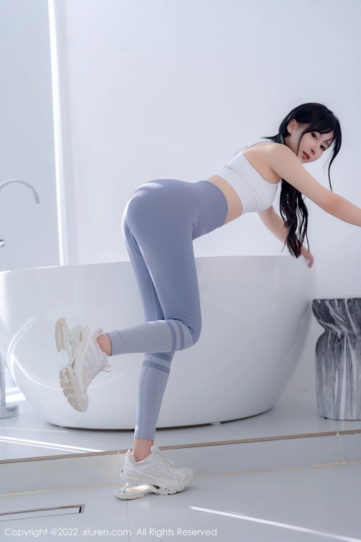 [[XiuRen秀人网]秀人网]No.5463_女神小果冻儿大理旅拍私房性感运动服紧身秀完美身材诱惑写真55P