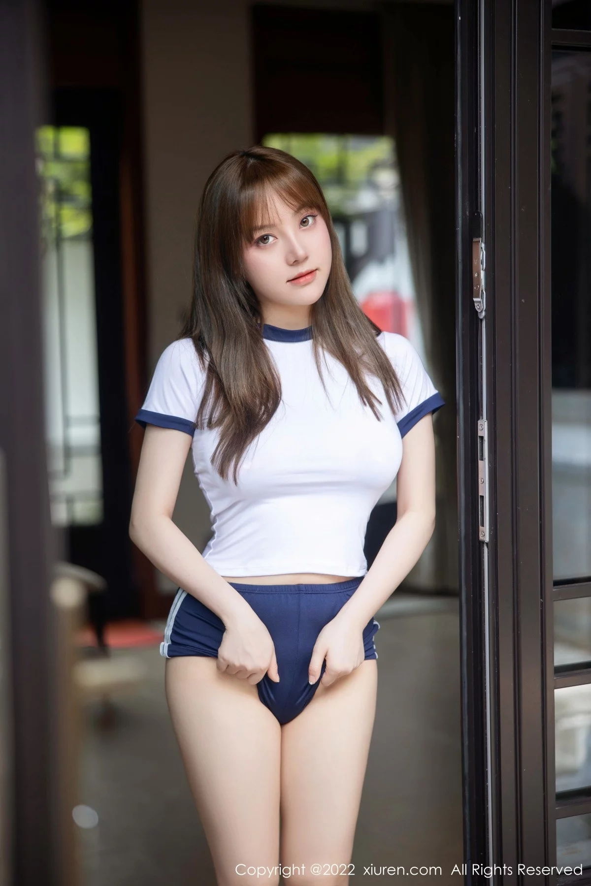 [[XiuRen秀人网]秀人网]No.5465_模特豆瓣酱私房性感白色短袖上衣配蓝短裤半脱露豪乳诱惑写真117P