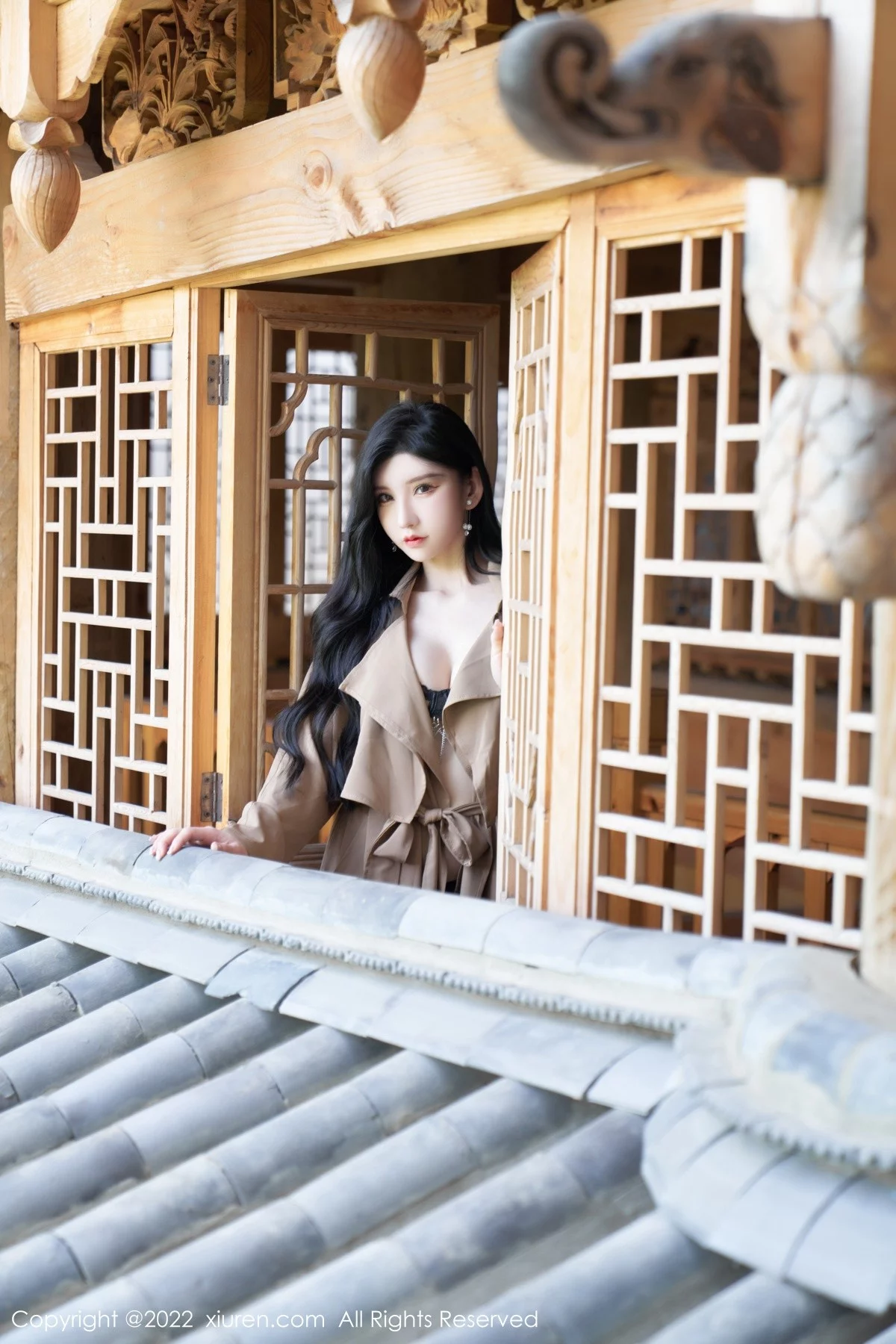 [[XiuRen秀人网]秀人网]No.5469_女神周于希Sally脱杏色风衣露黑色蕾丝内衣配蕾丝吊袜诱惑写真75P