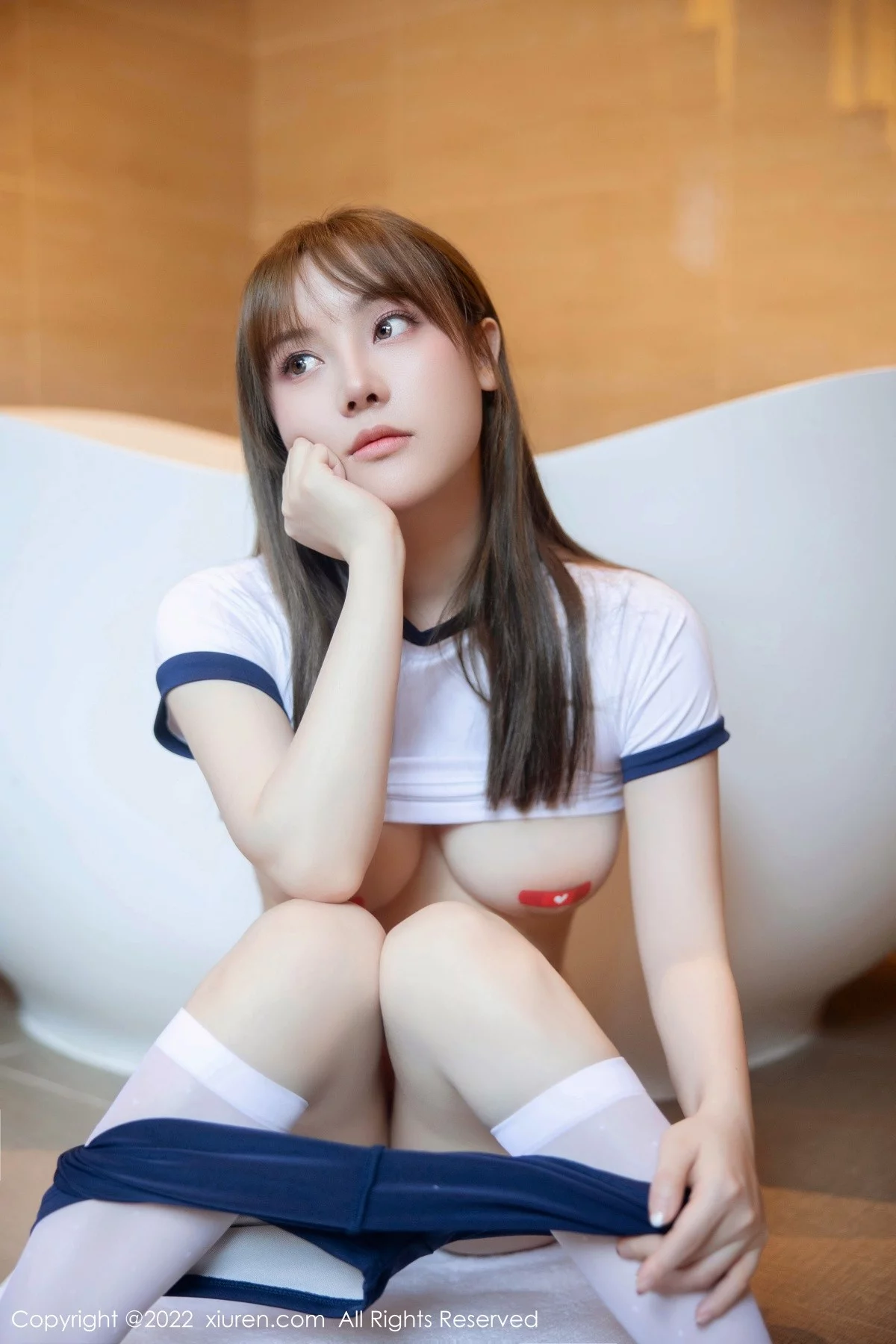 [[XiuRen秀人网]秀人网]No.5465_模特豆瓣酱私房性感白色短袖上衣配蓝短裤半脱露豪乳诱惑写真117P