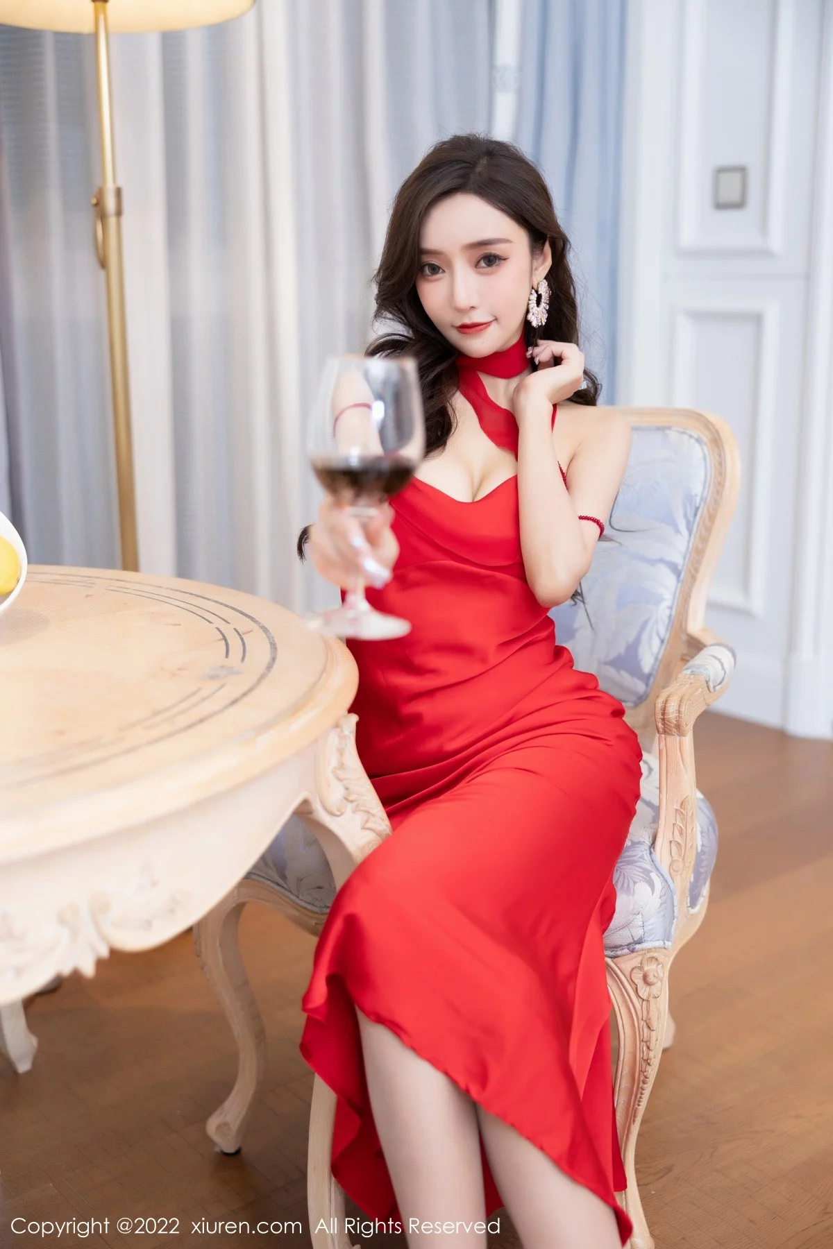 [[XiuRen秀人网]秀人网]No.5470_女神王馨瑶yanni脱性感红色礼裙露金色条纹内衣完美诱惑写真78P